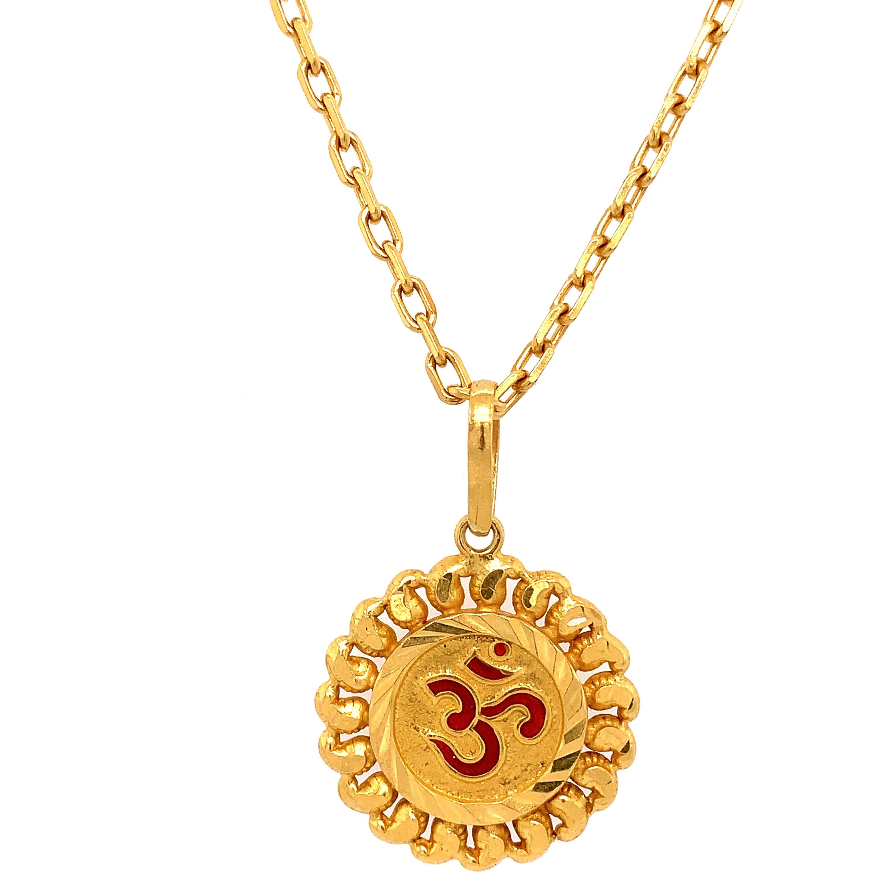 Moderne Collier en or jaune 22k avec pendentif en forme de pièce de monnaie en vente