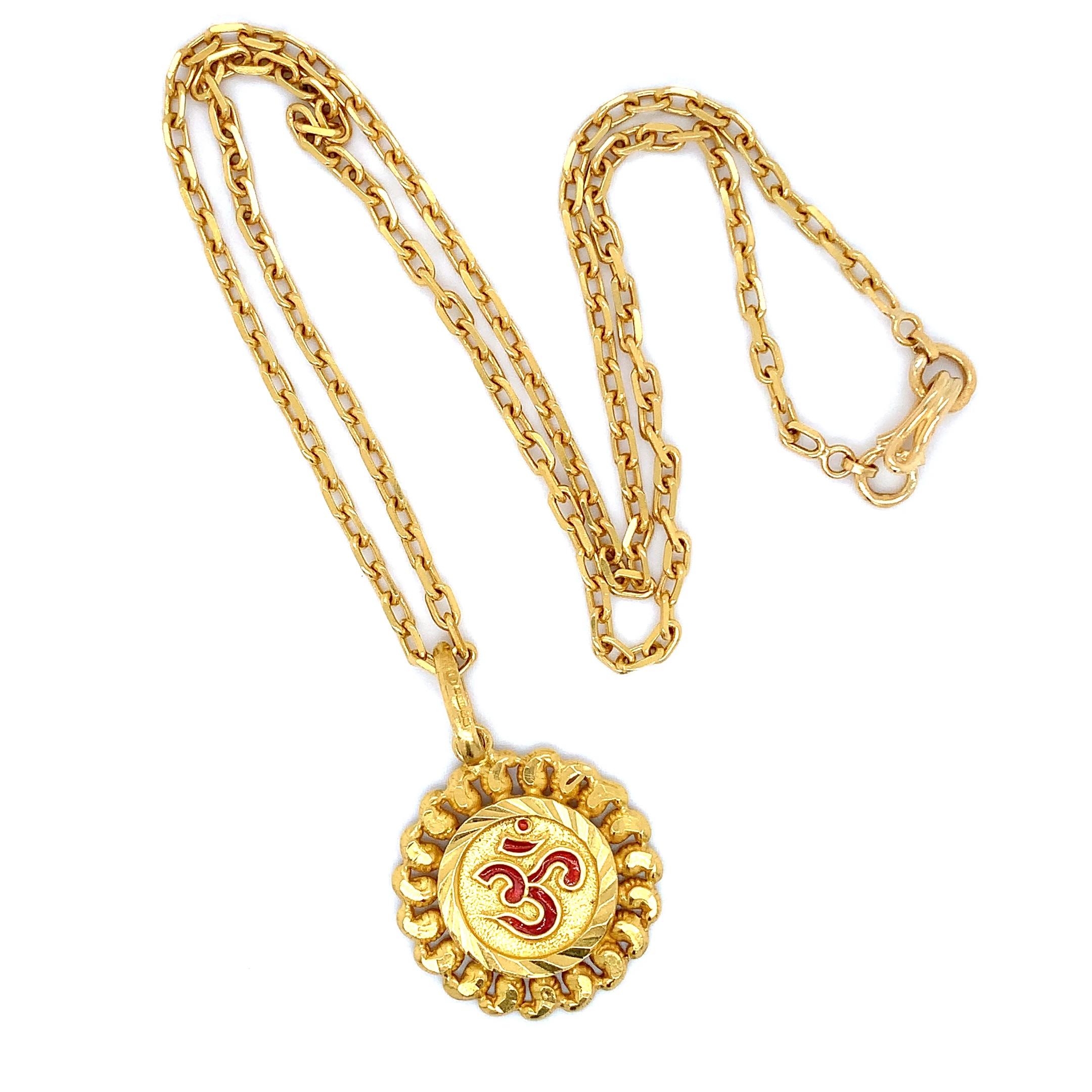 Collier en or jaune 22k avec pendentif en forme de pièce de monnaie en vente 1