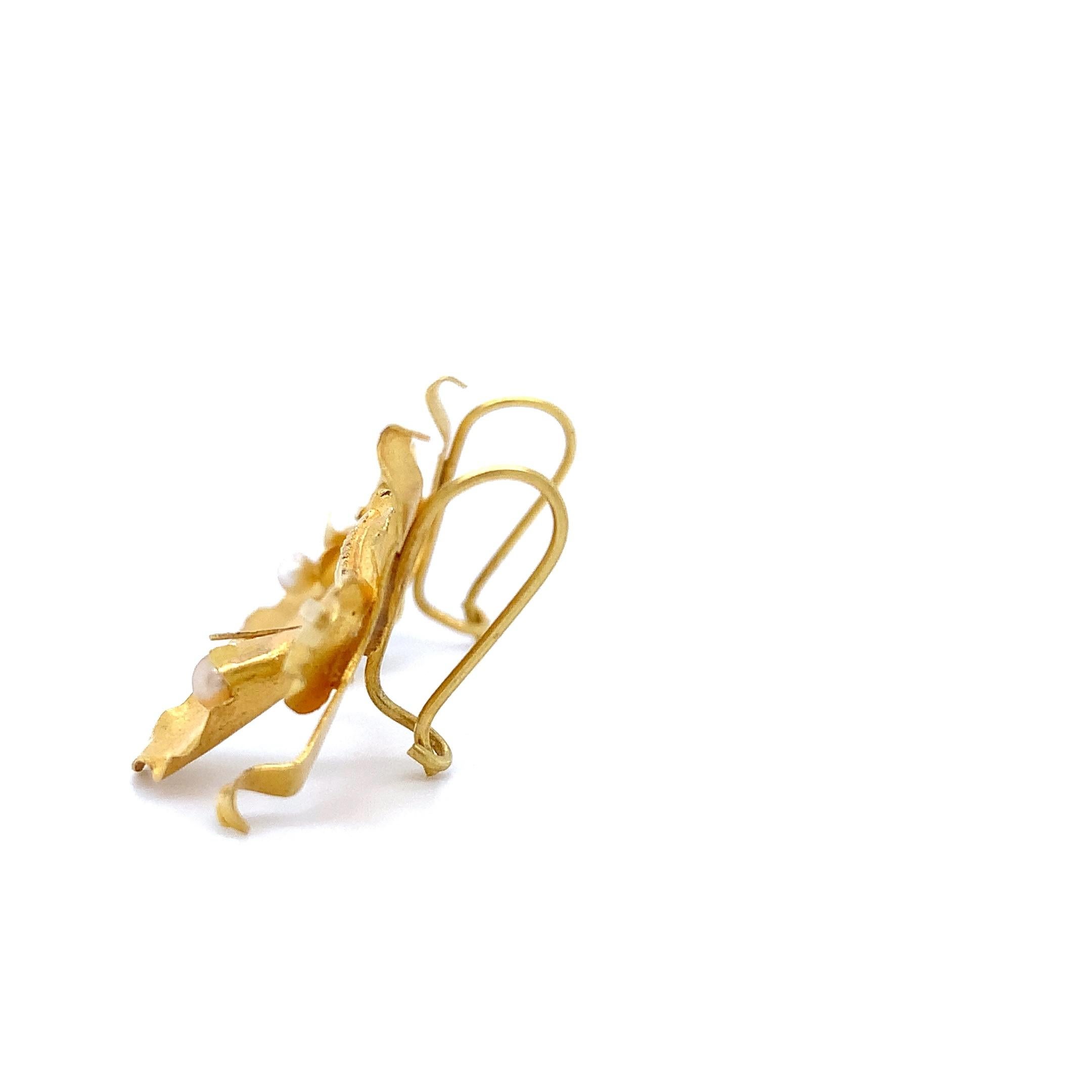 22 Karat Gelbgold klobige blumenförmige Ohrringe mit Hebelverschluss und Perle im Zustand „Neu“ im Angebot in London, GB
