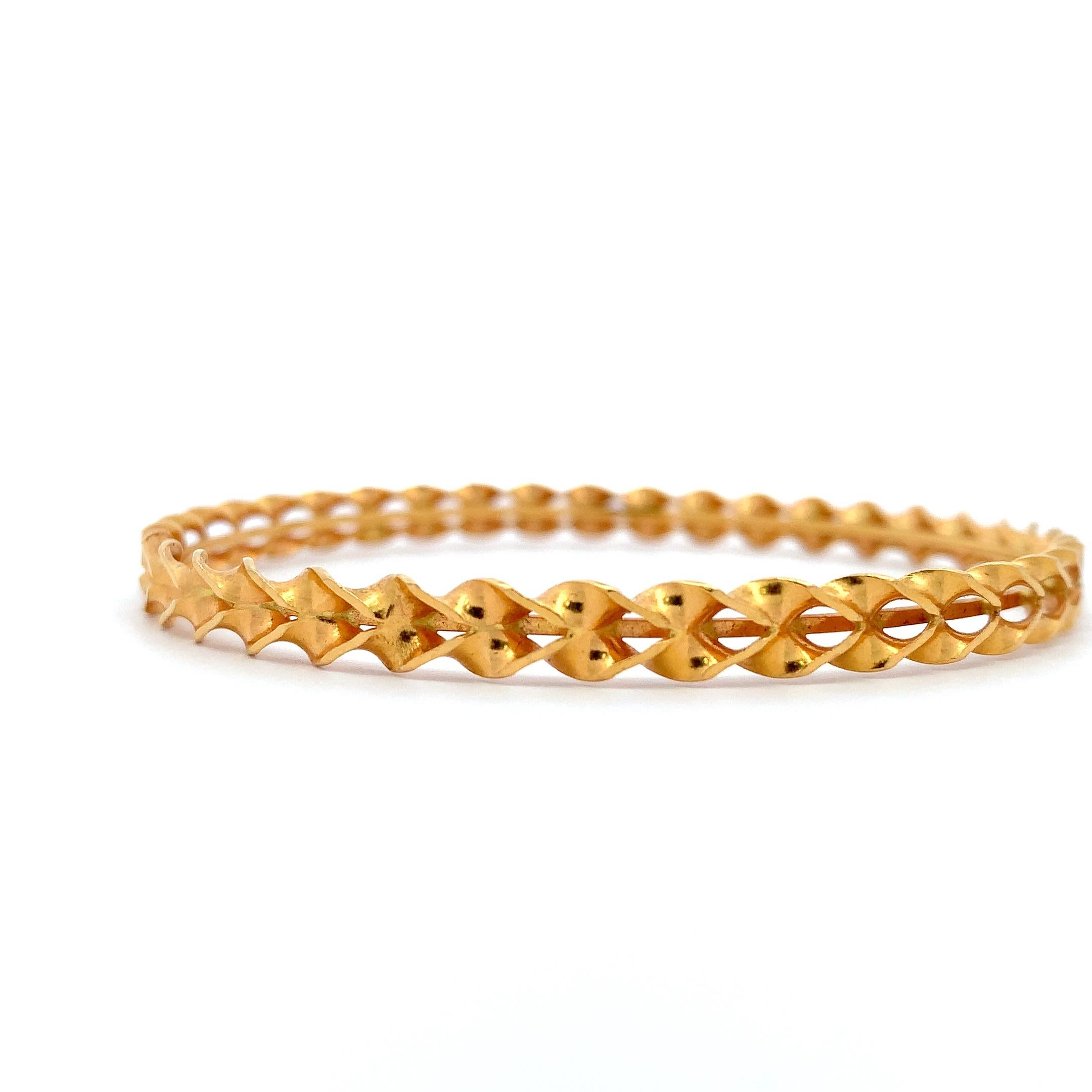 22k Yellow gold chunky intertwined twisted bangle bracelet For Sale 2