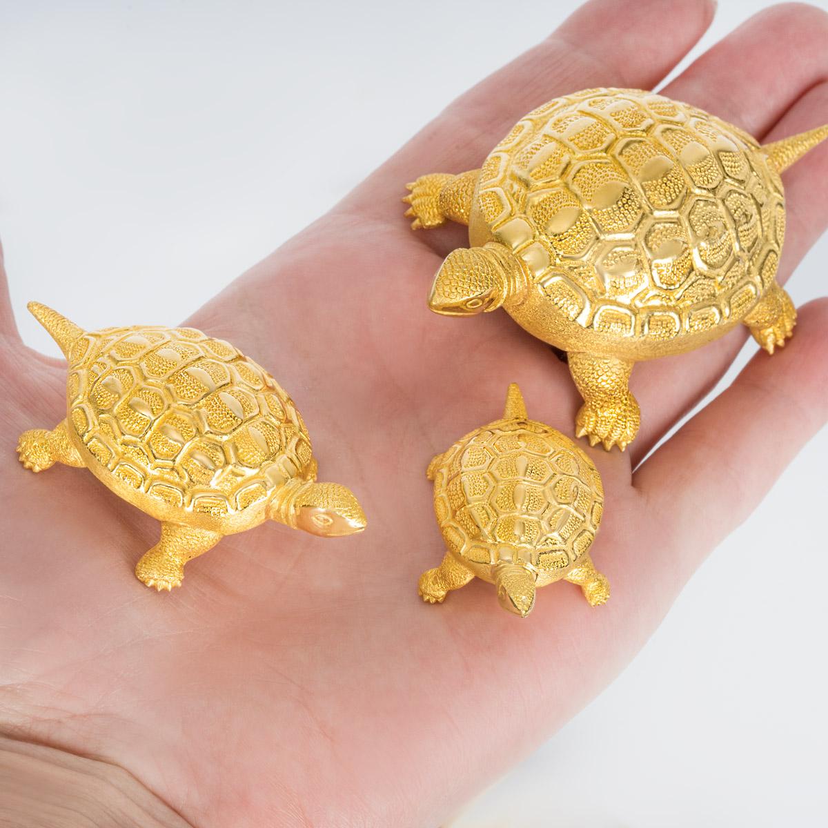 22k Yellow Gold Family of Three Textured Turtles 1