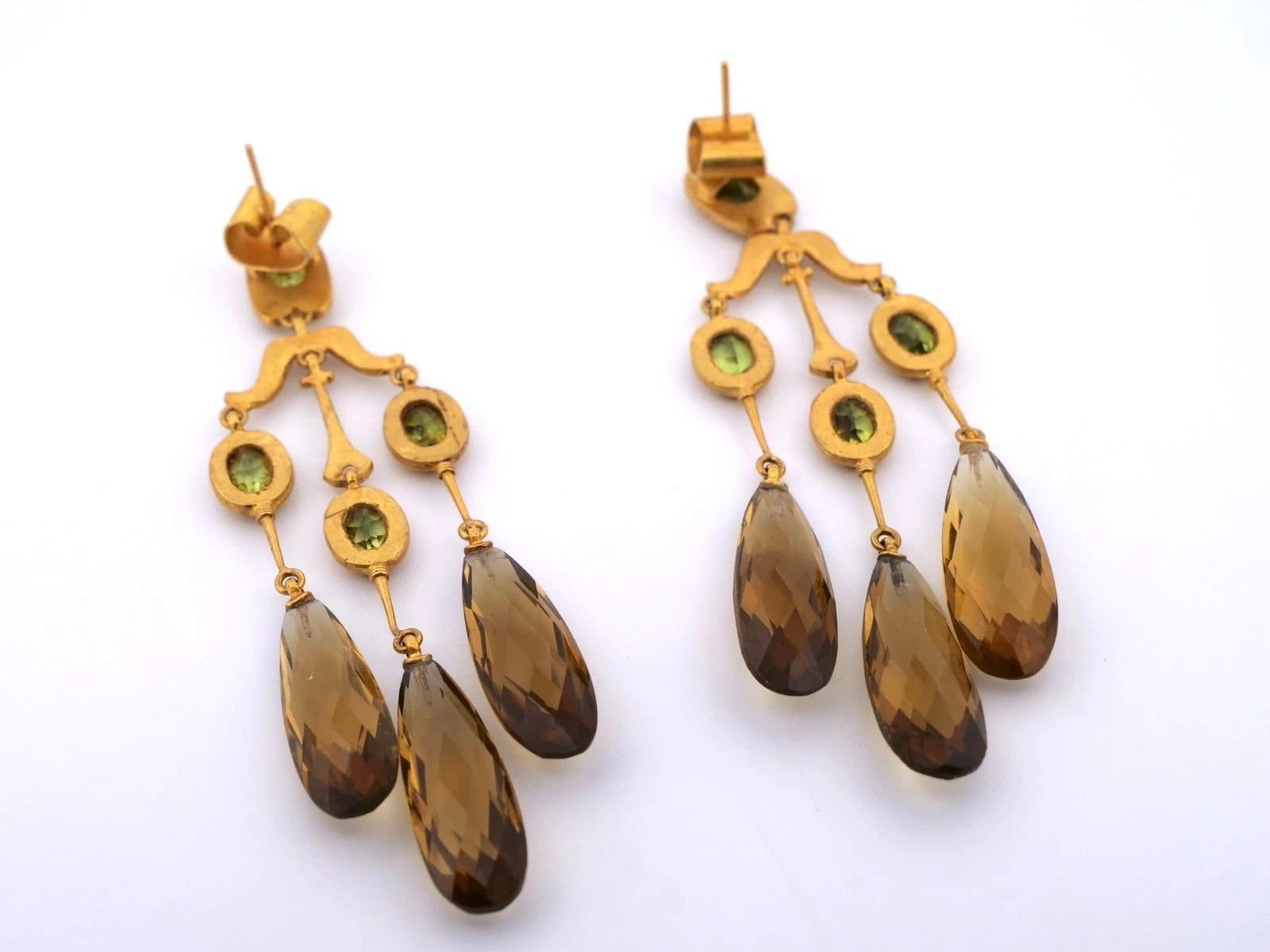 Art déco Or jaune 22K  Boucles d'oreilles chandelier en quartz fumé doré et péridot 20.87g en vente