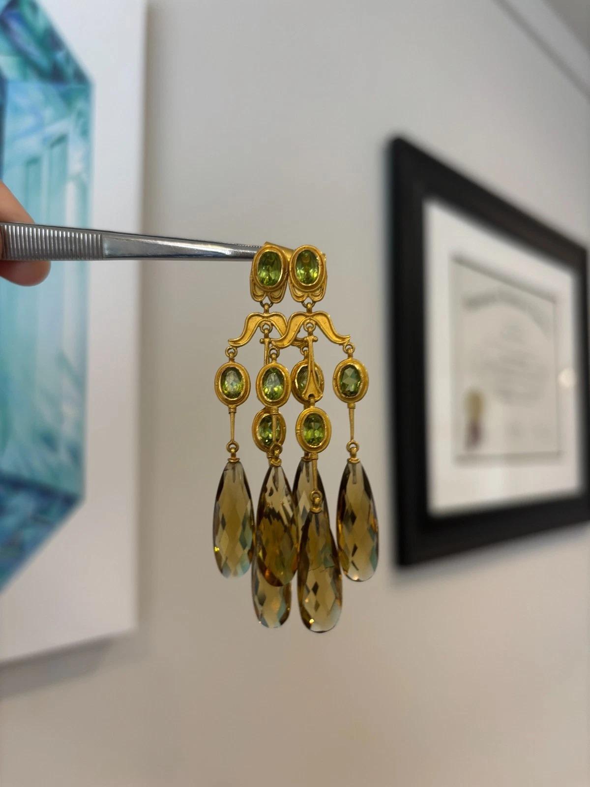 Or jaune 22K  Boucles d'oreilles chandelier en quartz fumé doré et péridot 20.87g Excellent état - En vente à Carmel By The Sea, CA