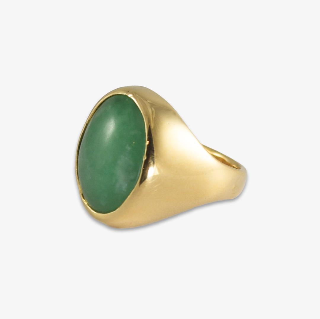 22K Yellow Gold Green Jade Ring 10.6g For Sale 1