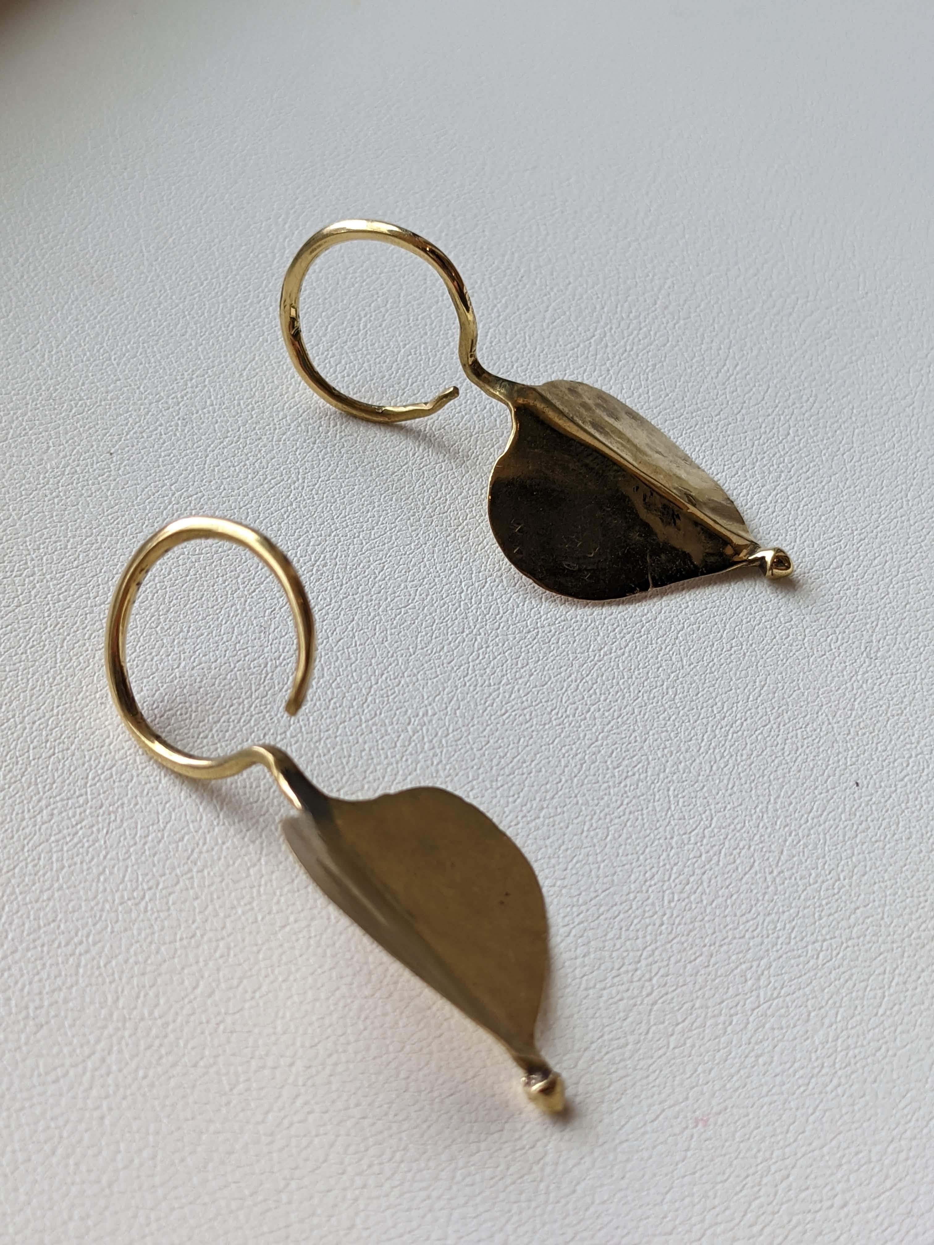 22k Yellow Gold Indian Leaf Drop Earrings In Good Condition In Victoria, BC