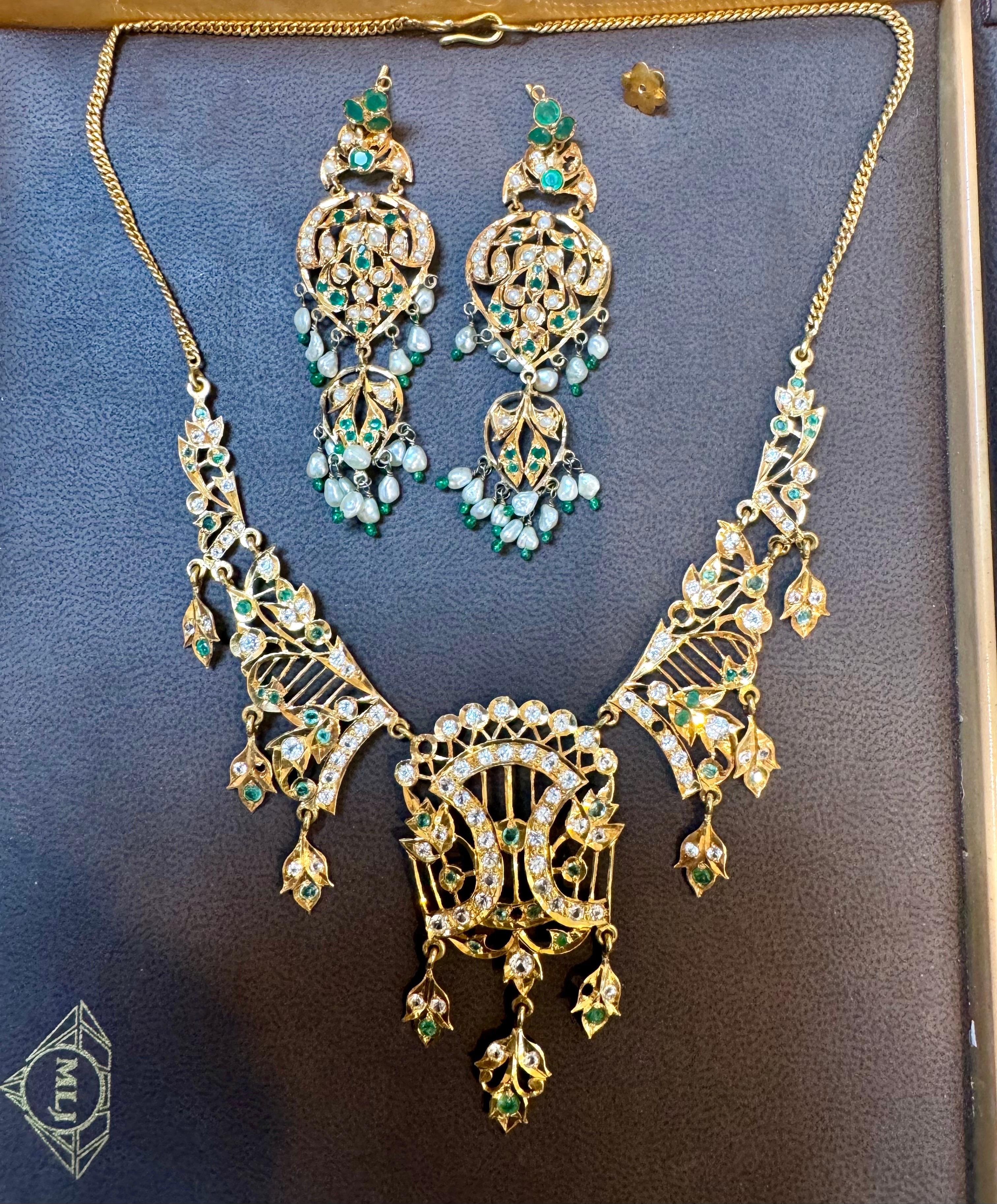 22k Yellow Gold Necklace Jewelry, Indian Handmade ,  Vintage Necklace Suite In Excellent Condition In New York, NY