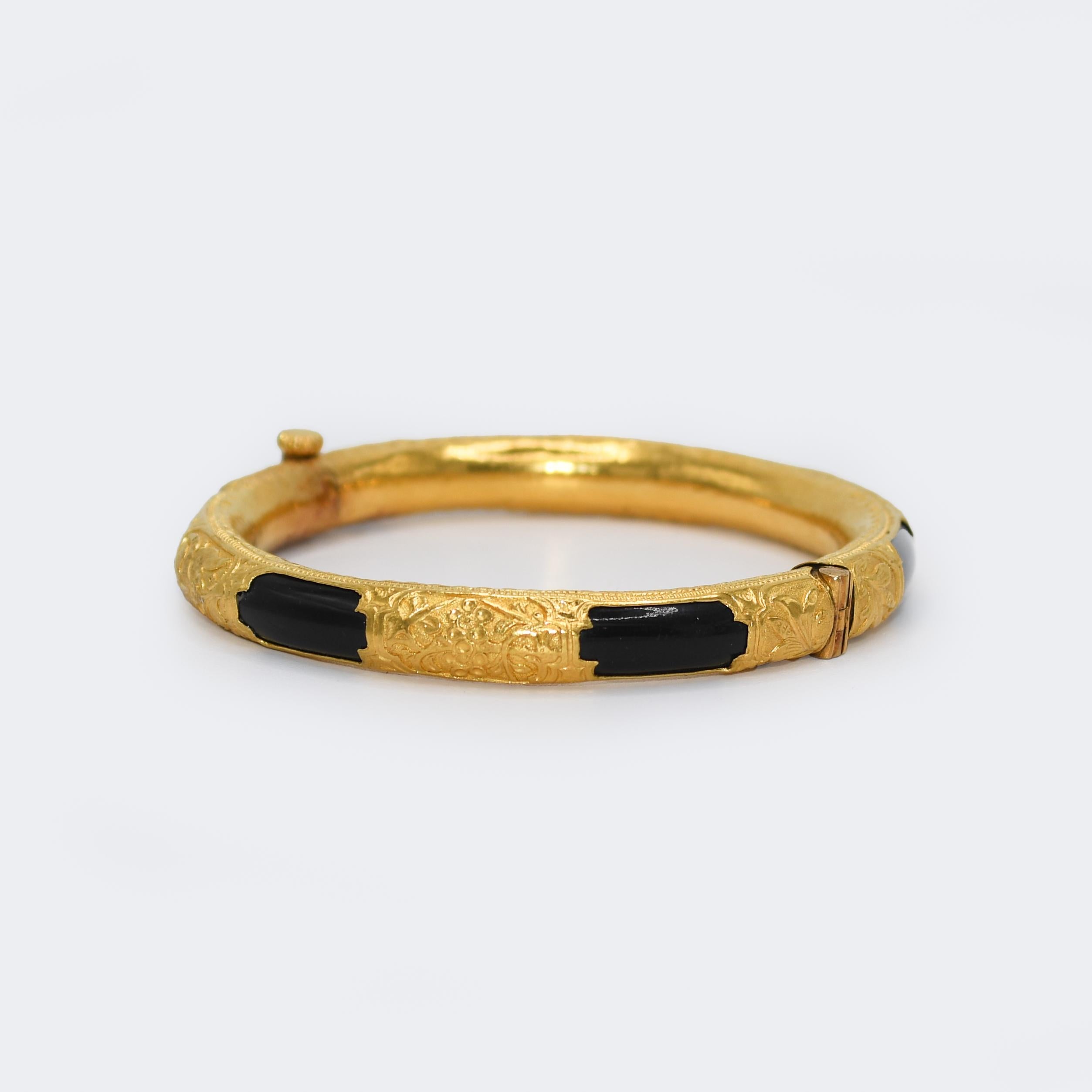 22k Yellow Gold & Onyx Bangle
Weighs 23 grams and measures 7