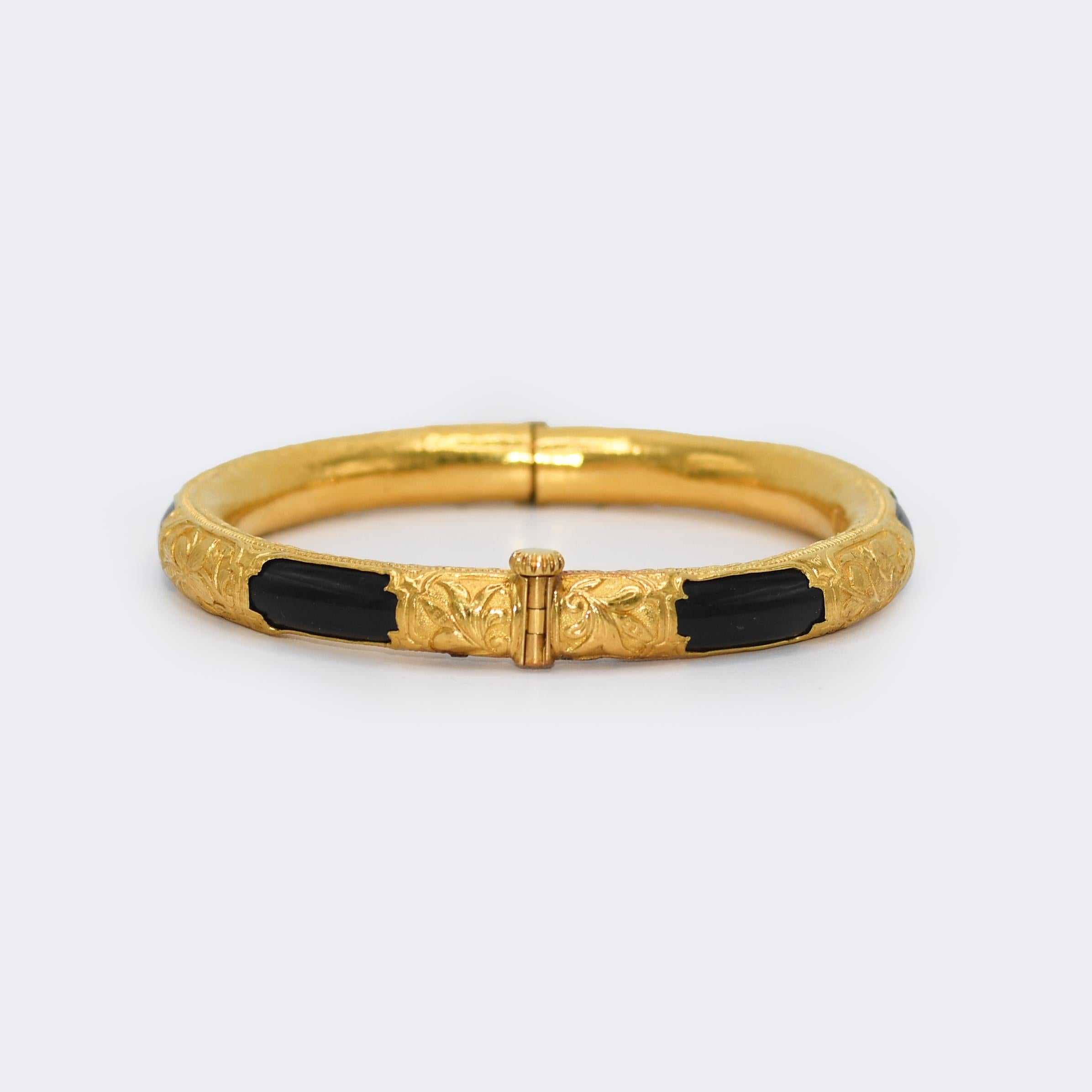 22k Yellow Gold & Onyx Bangle In Excellent Condition For Sale In Laguna Beach, CA