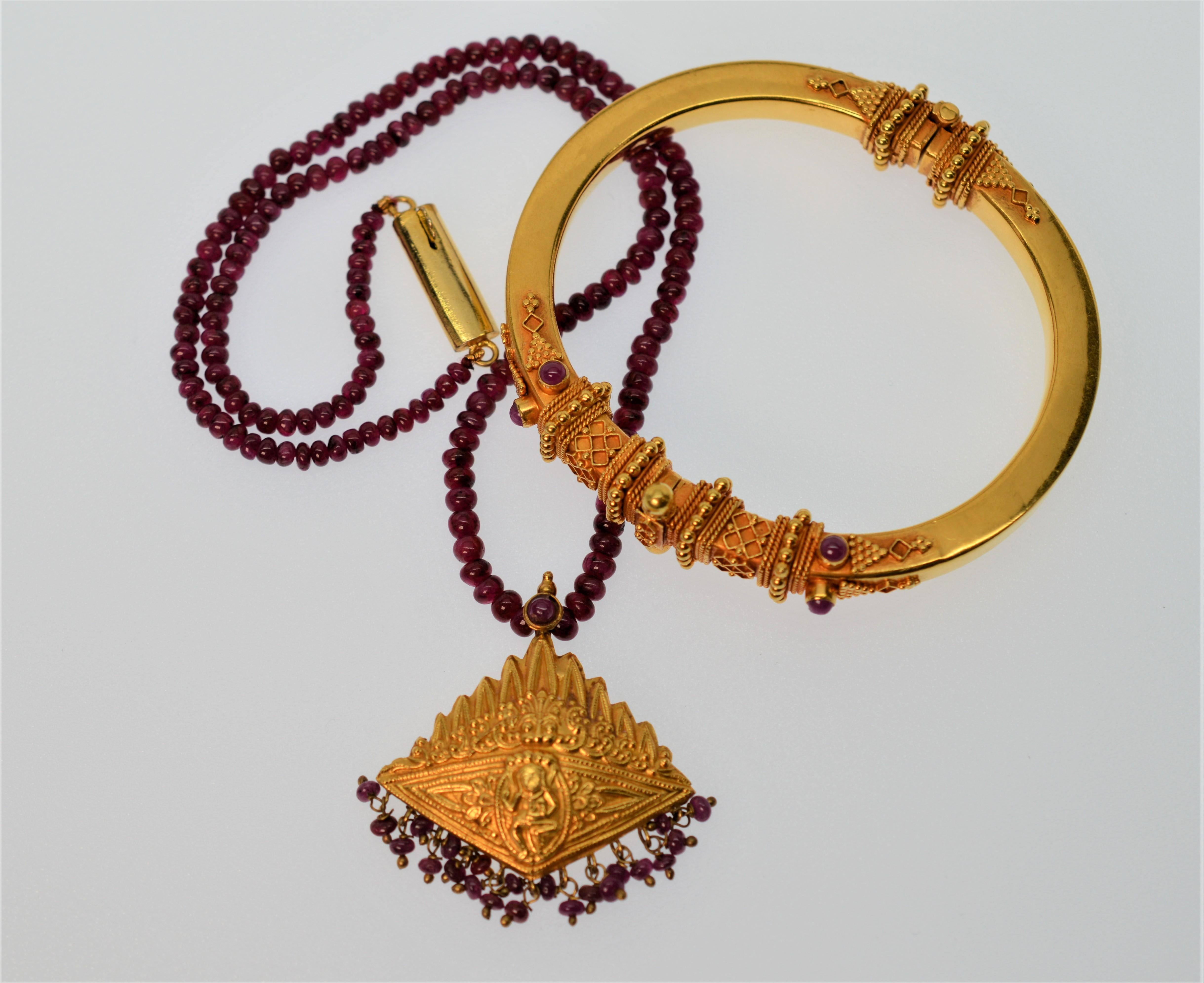 22K Yellow Gold Ornate Bangle Bracelet & Ruby Gold Pendant Necklace Set   In Excellent Condition In Mount Kisco, NY