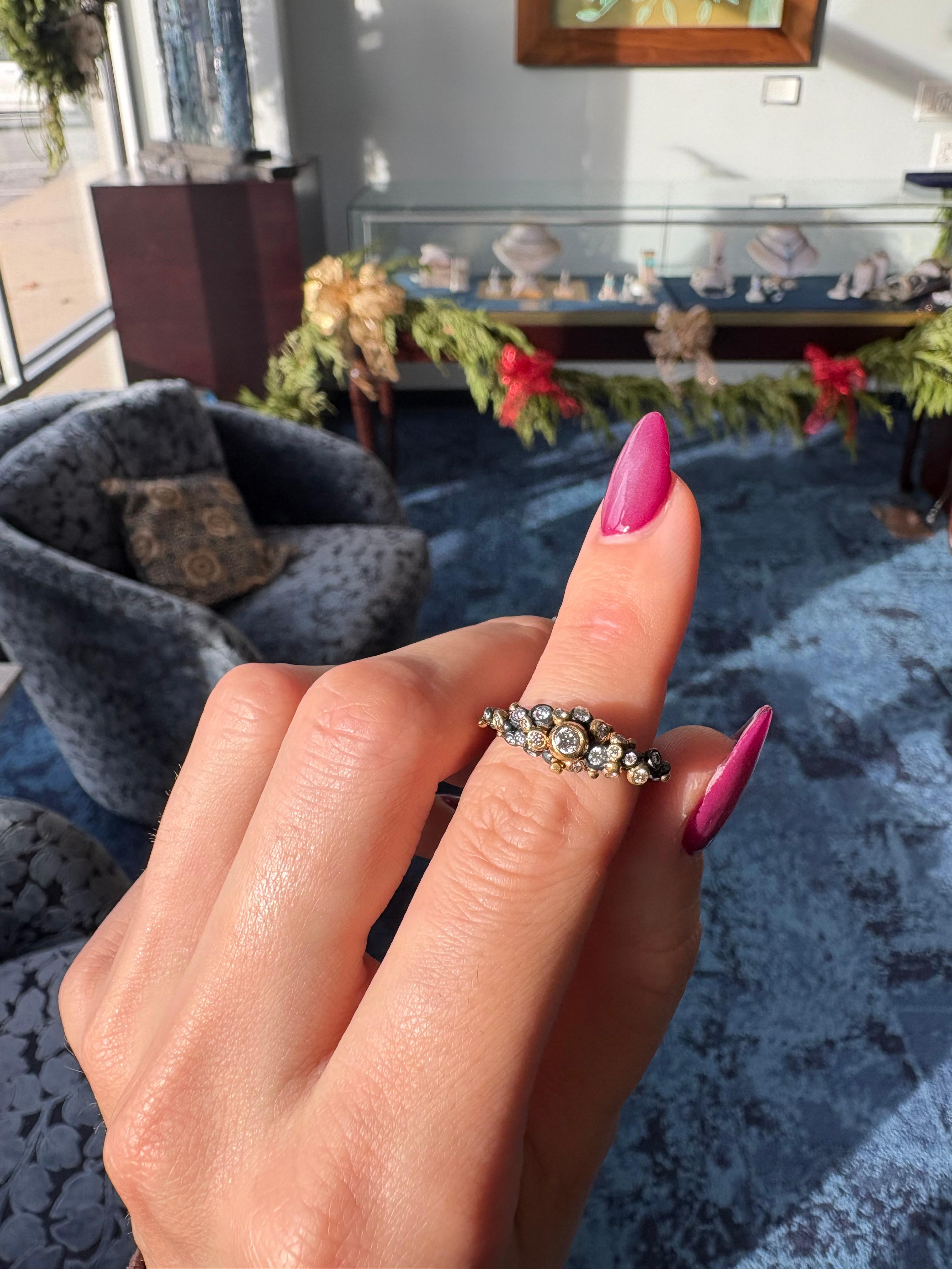 Mouvement esthétique 22K Yellow Gold / Oxidized Sterling Silver and Round Brilliant Cut Diamond Ring en vente