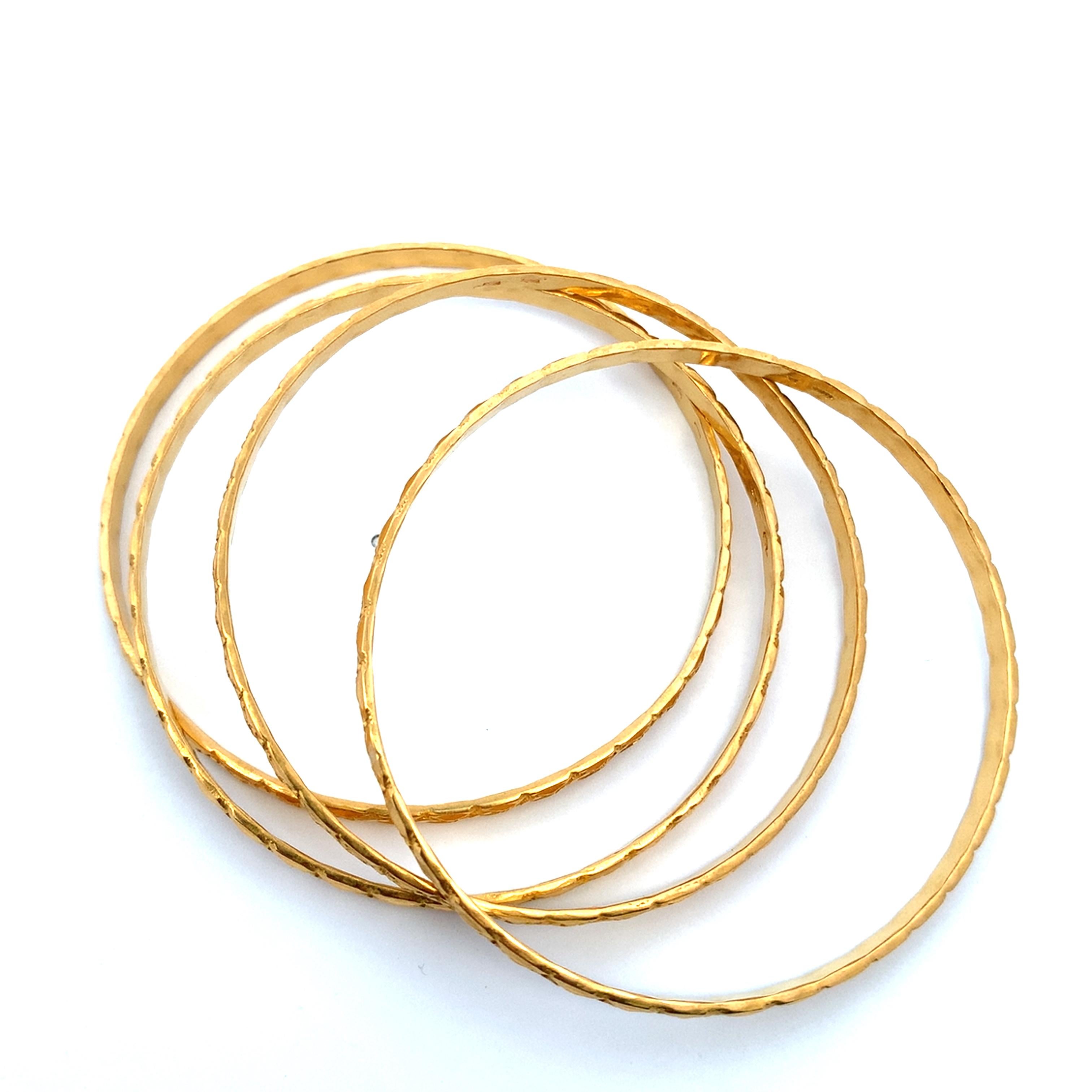 22k Yellow gold patterned matching bangle bracelets For Sale 1