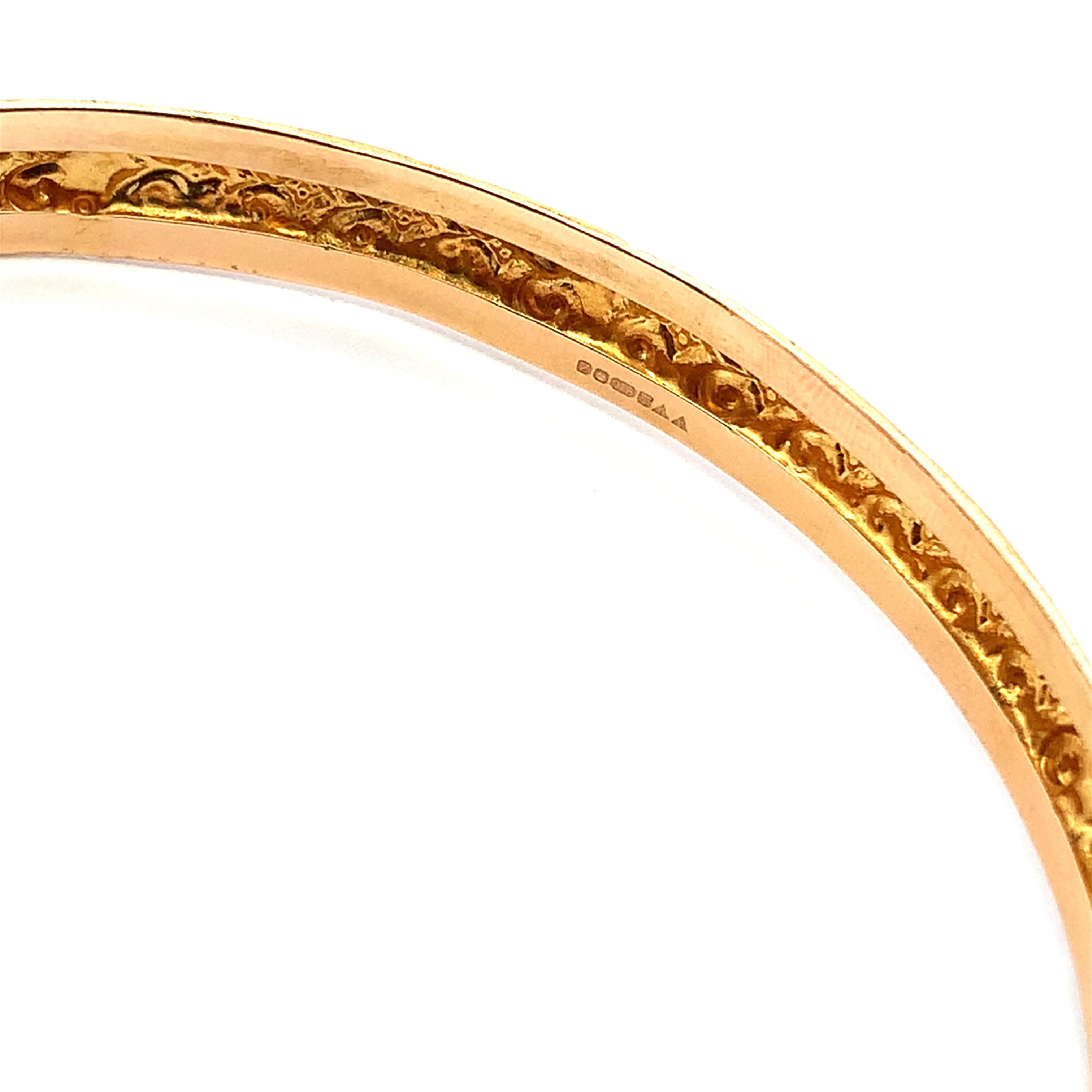 22k Yellow gold patterned matching bangle bracelets For Sale 2
