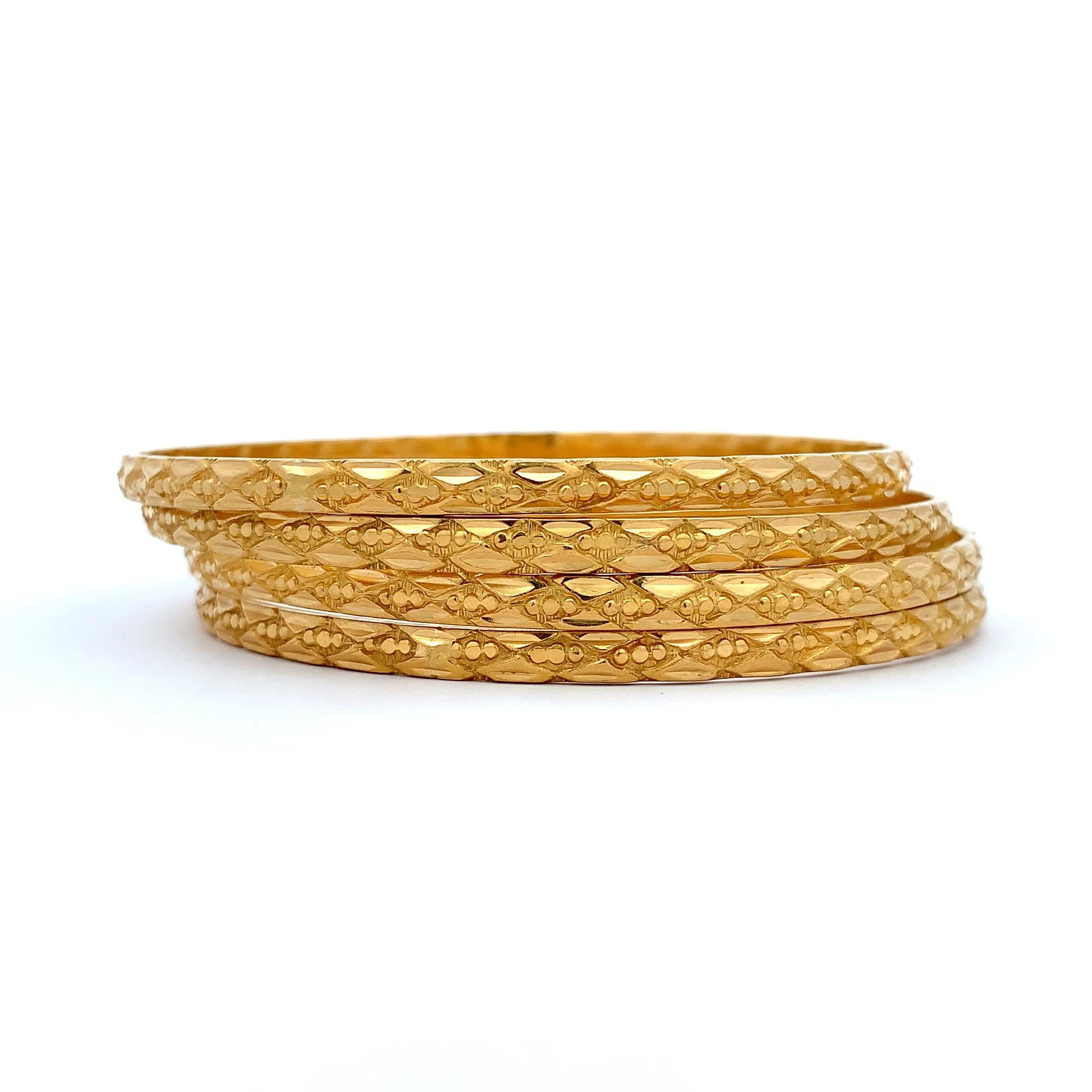 22k Yellow gold patterned matching bangle bracelets For Sale 4