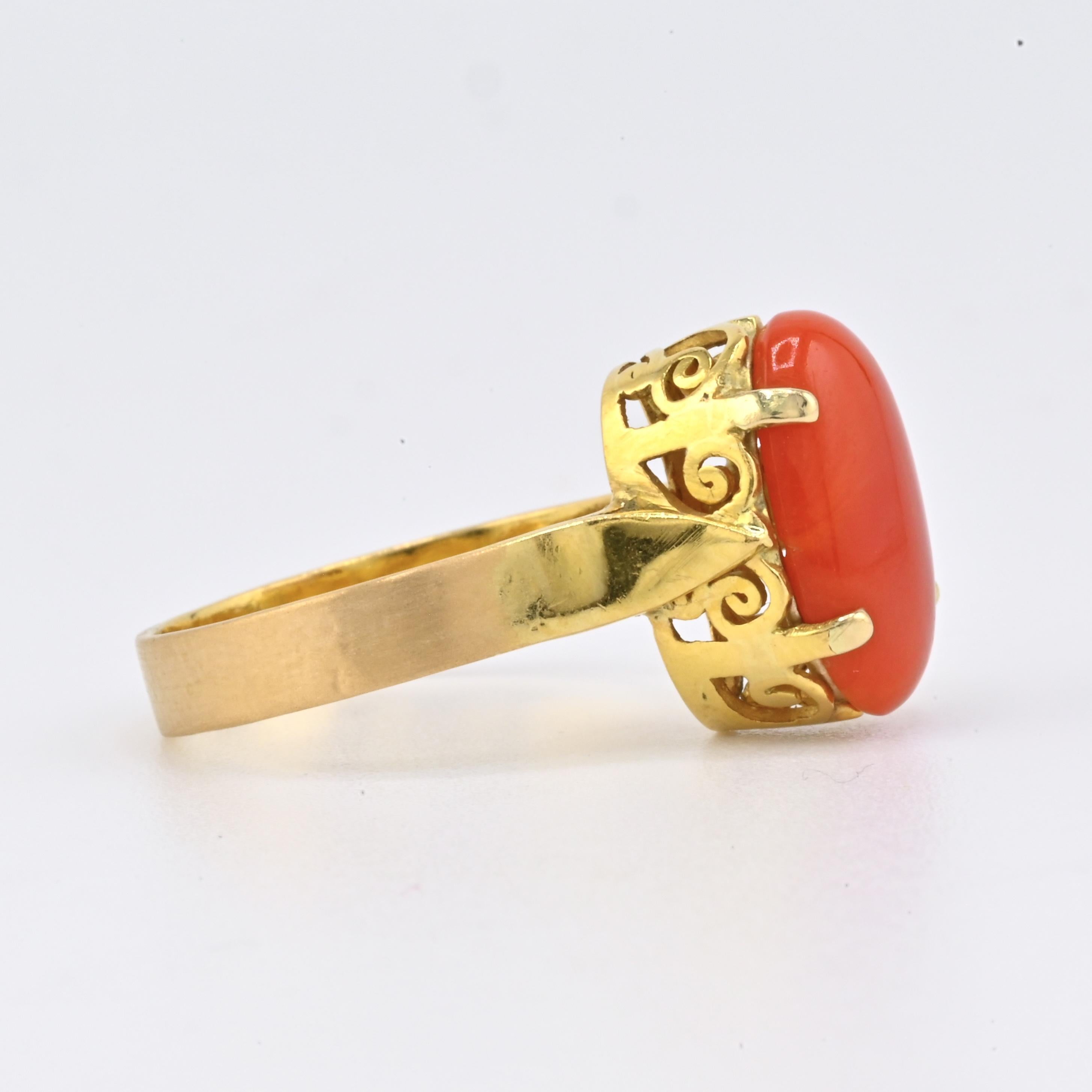 Oval Cut 22K Yellow Gold Ring w/ 2.58ct Natural Coral – Oval Cabochon, Size 6.75 For Sale