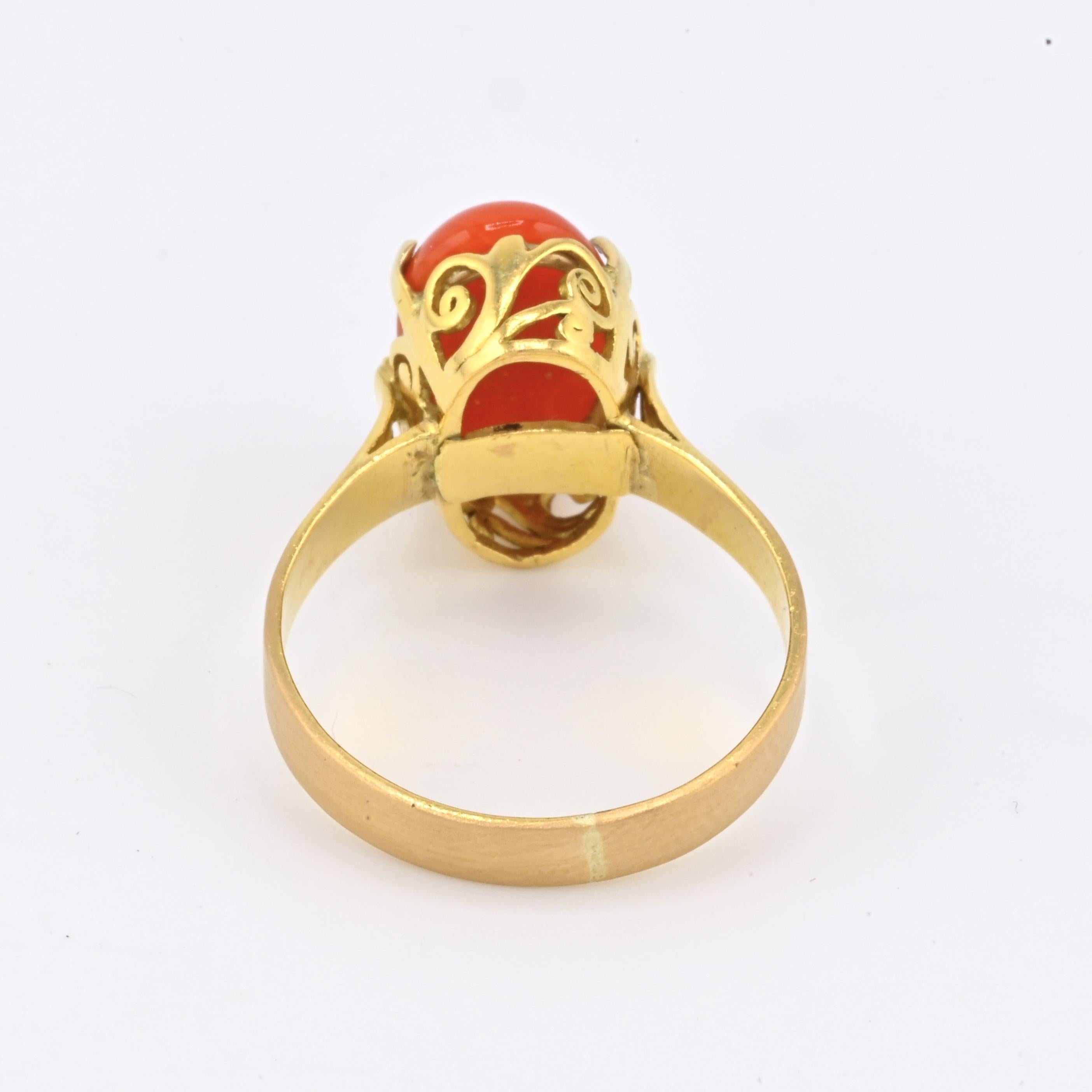 22K Yellow Gold Ring w/ 2.58ct Natural Coral – Oval Cabochon, Size 6.75 In Good Condition For Sale In Media, PA