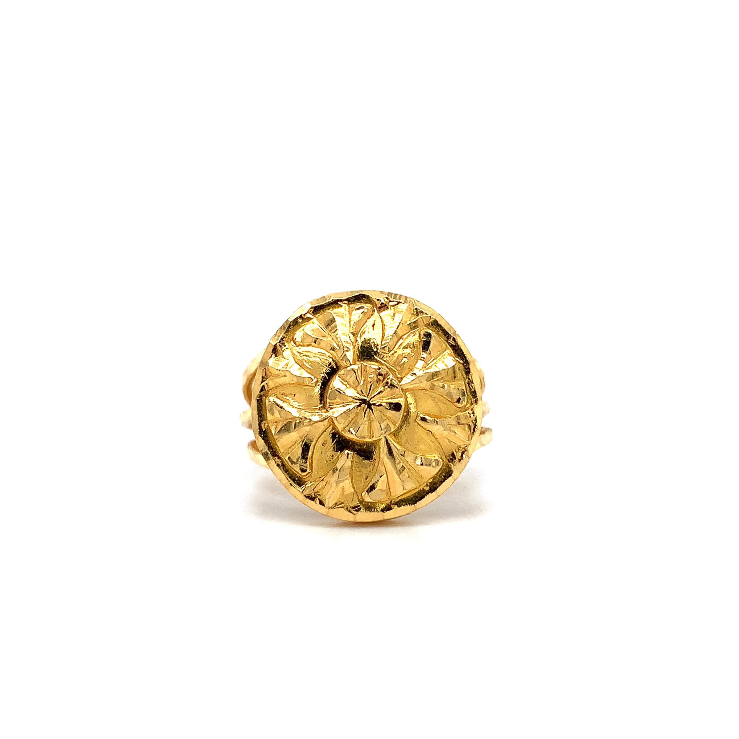 Modern 22k Yellow gold round coin shaped signet ring For Sale