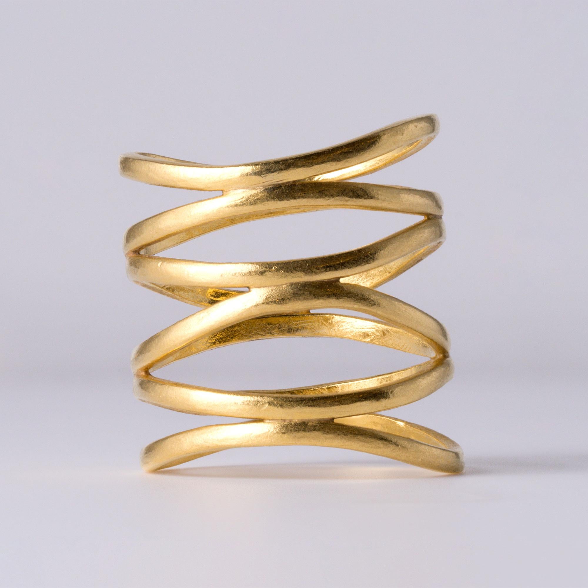 Anello di dichiarazione a spirale in oro giallo 22K a strati multipli e a fascia larga in vendita 2