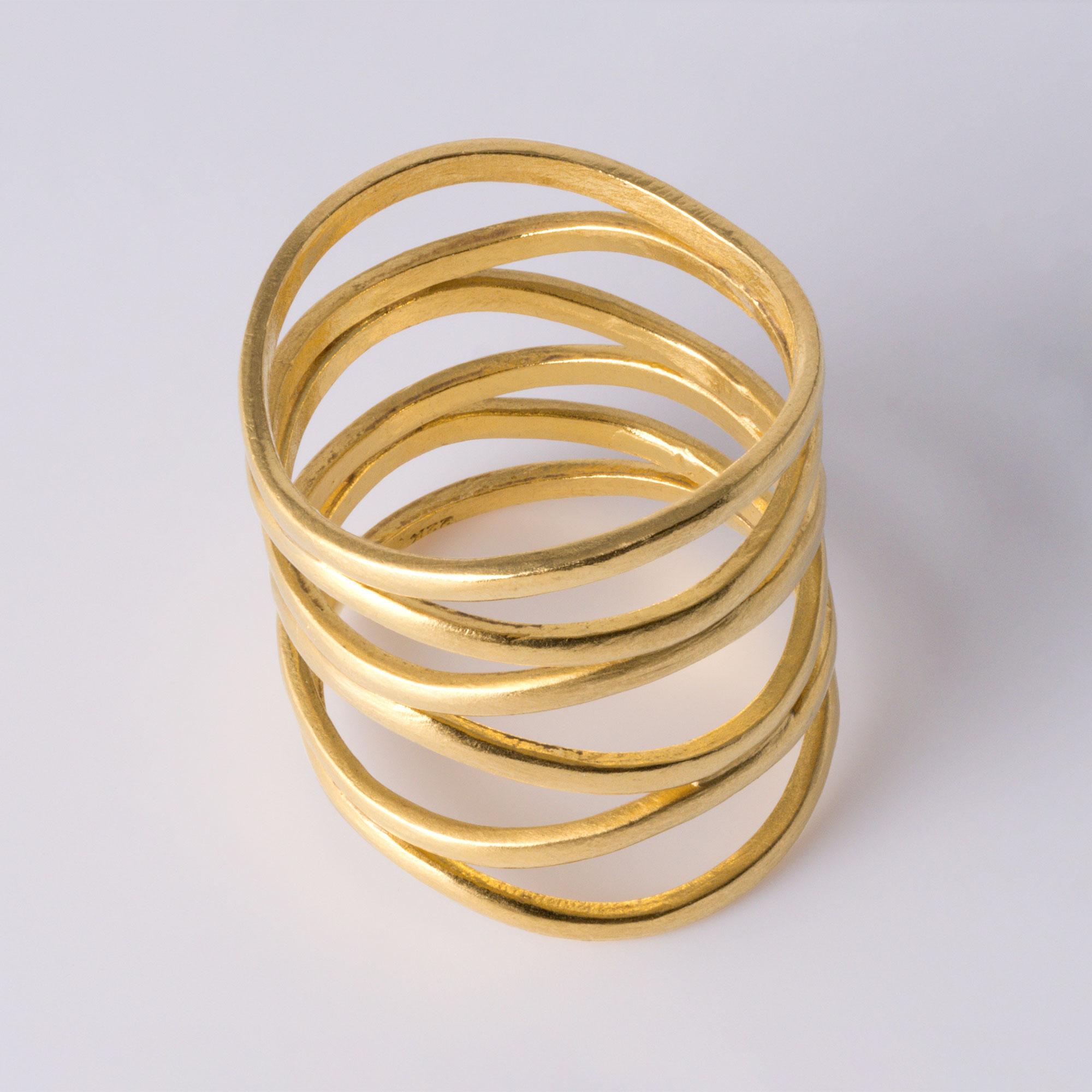 Anello di dichiarazione a spirale in oro giallo 22K a strati multipli e a fascia larga in vendita 3