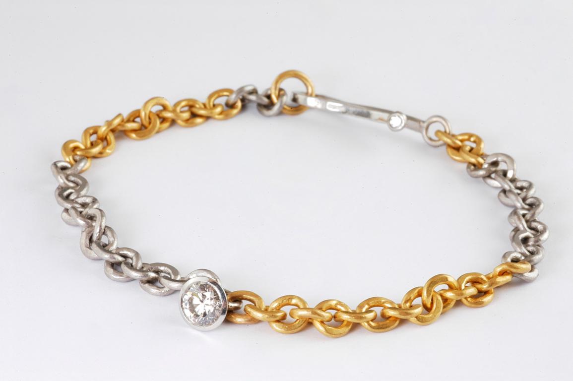 Taille ronde Bracelet à maillons en or 22 carats et platine serti d'un diamant taille brillant 0,84cts en vente