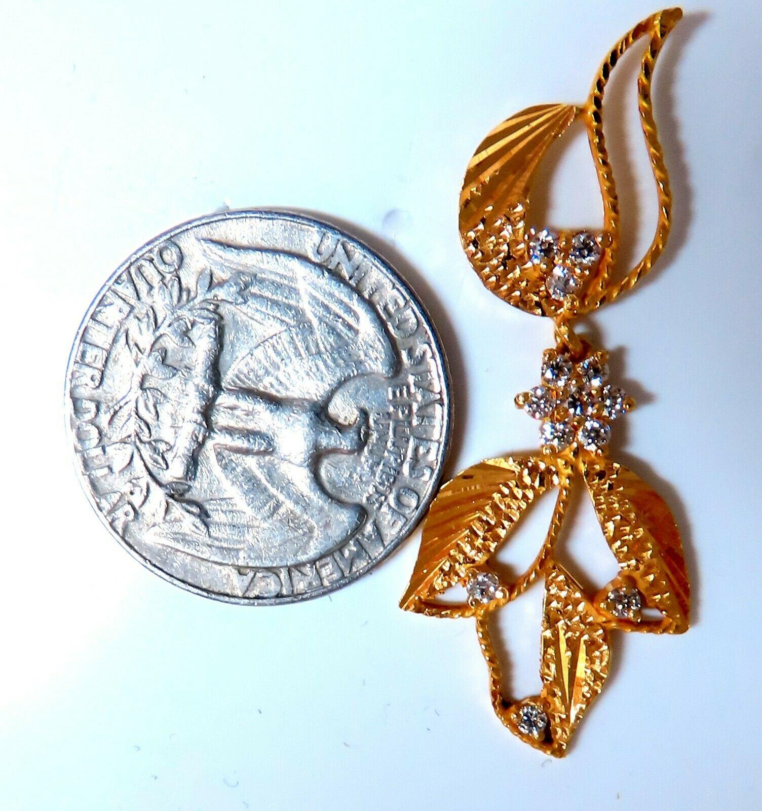 Boucles d'oreilles pendantes en or 22kt à patine florale et diamants Neuf - En vente à New York, NY