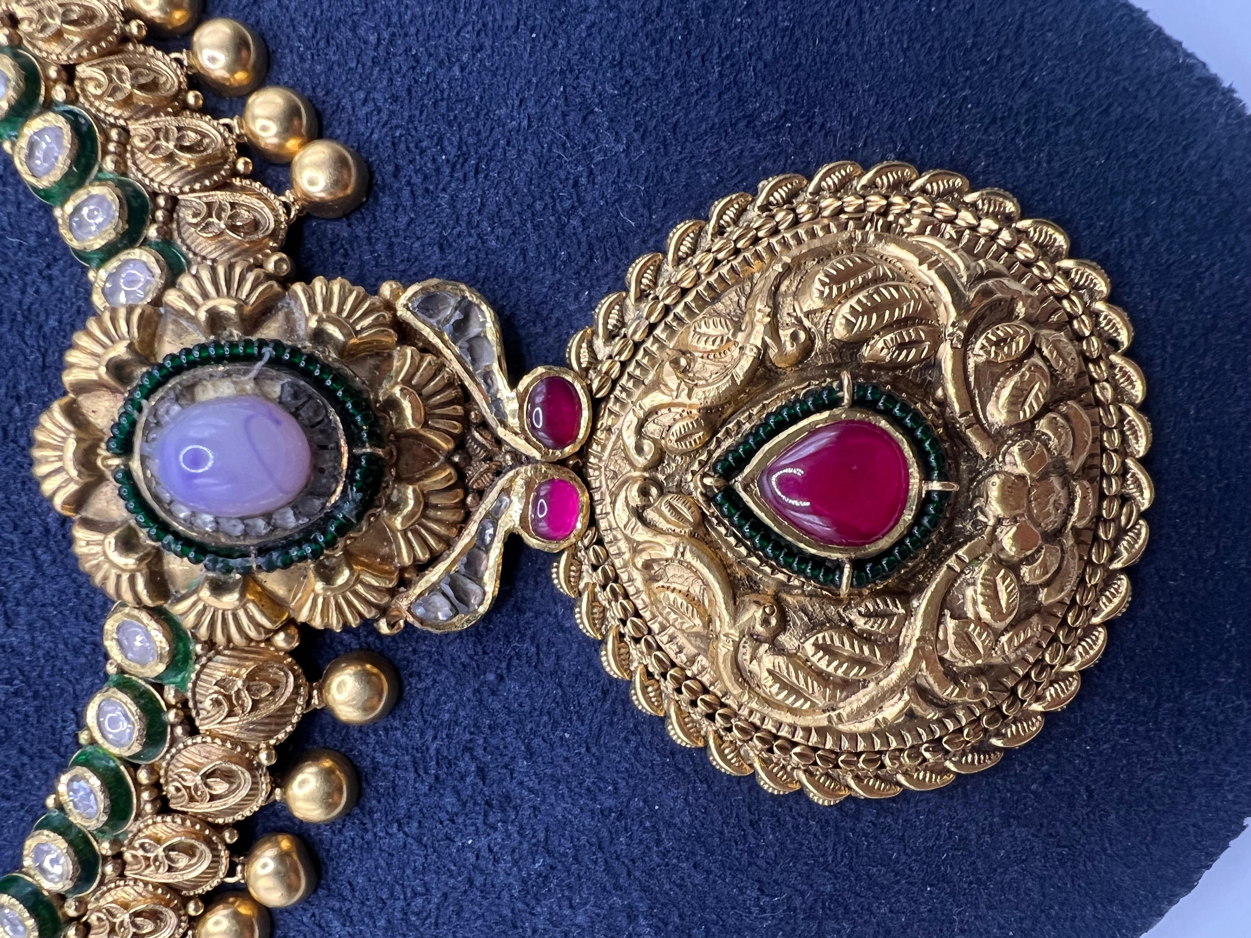 Collana in oro 22kt con smalto, diamanti e pietre colorate in vendita 1