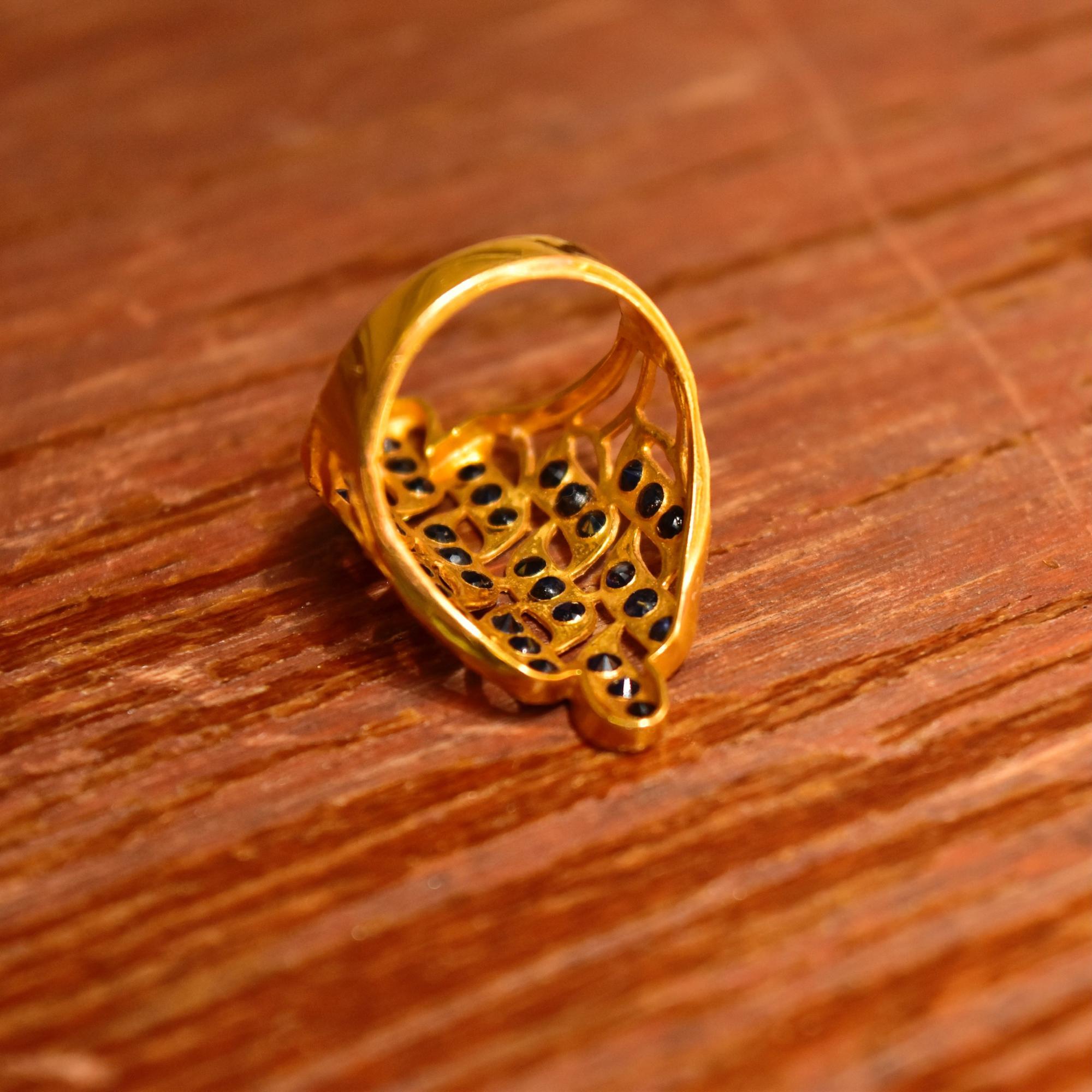 Statement-Ring aus Gelbgold mit schwarzem Saphir von 22KT im Angebot 2