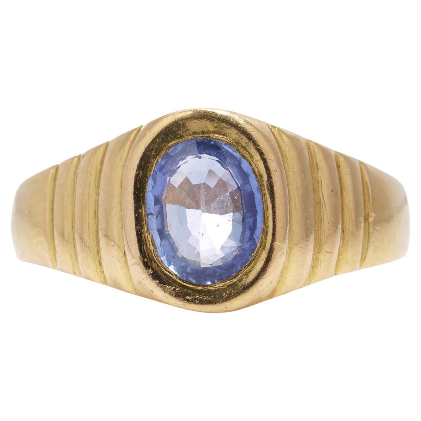 22KT.  yellow gold men's 0.75 cts of blue sapphire ring. 
Hallmarked 916 gold mark, KDM, 2RS 

The dimensions - 
Finger Size (UK) = T (EU) = 61 (US) = 10 
Weight: 5.00 grams

Condition: Pre-owned, minor signs of usage and age, excellent and pleasant