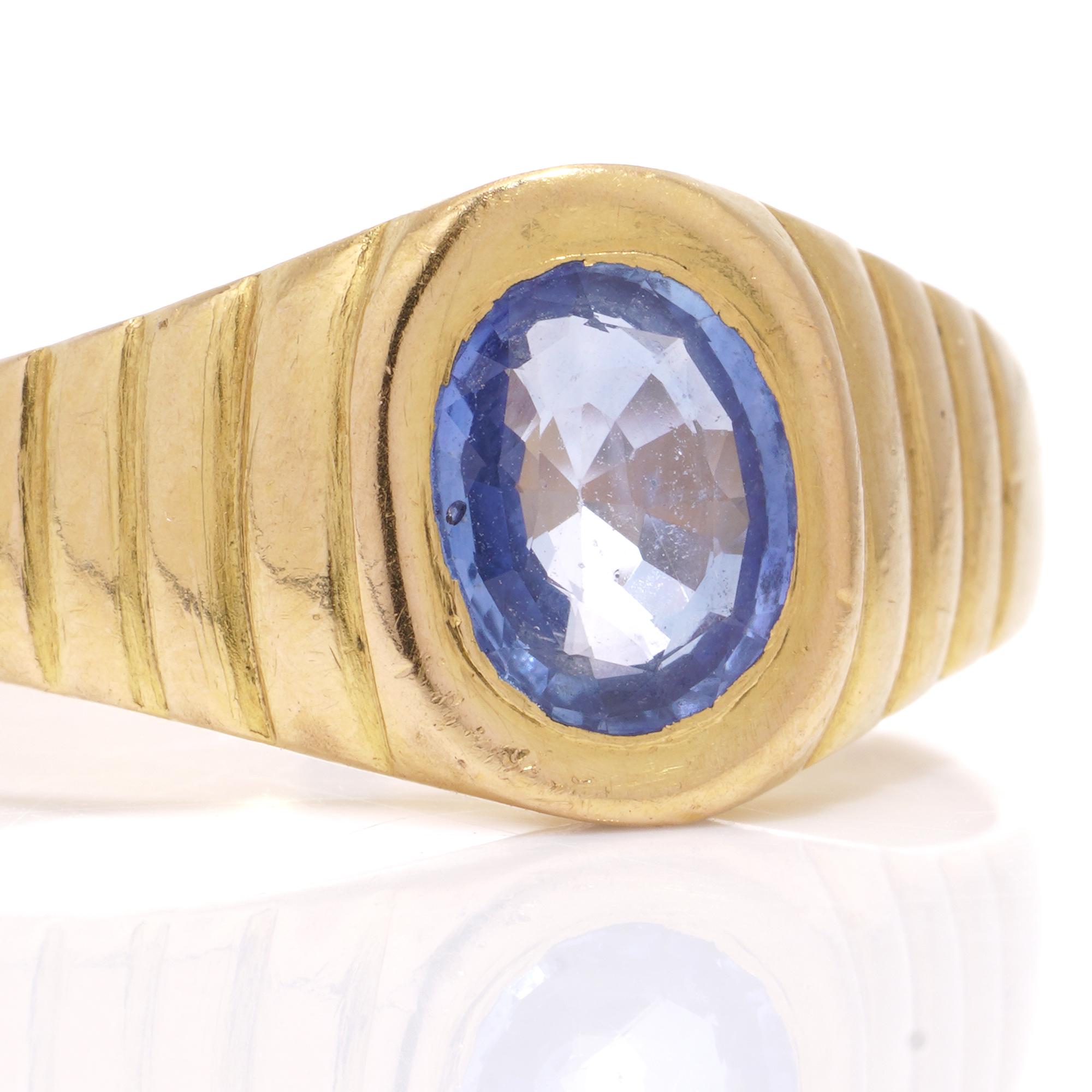 Oval Cut 22KT.  yellow gold men's 0.75 cts of blue sapphire ring.  For Sale