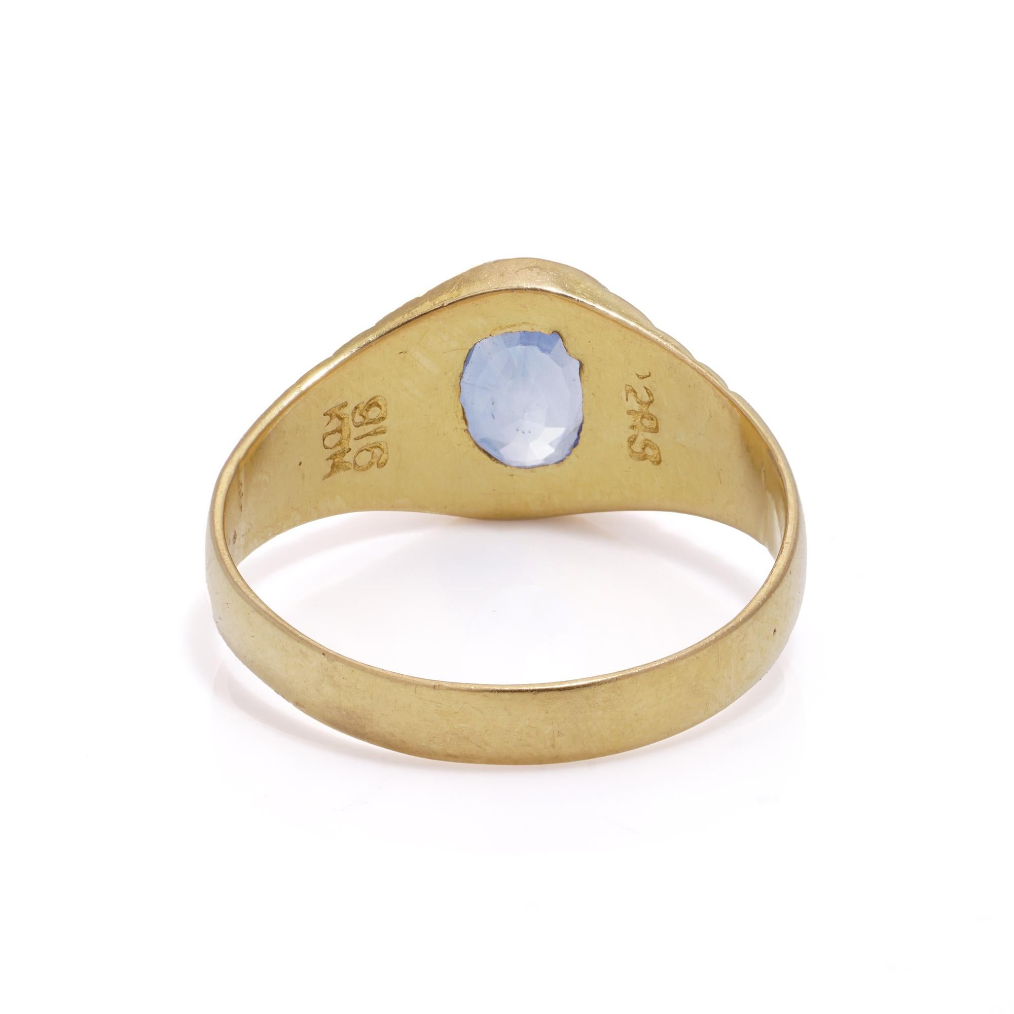 22KT.  yellow gold men's 0.75 cts of blue sapphire ring.  In Good Condition For Sale In Braintree, GB