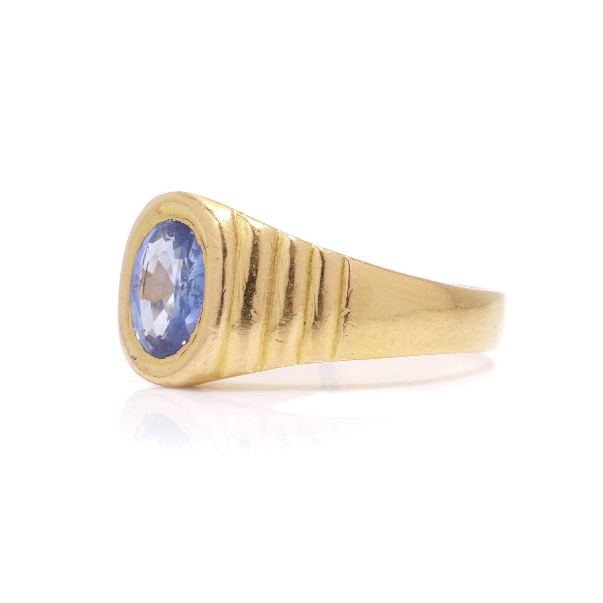 Men's 22KT.  yellow gold men's 0.75 cts of blue sapphire ring.  For Sale