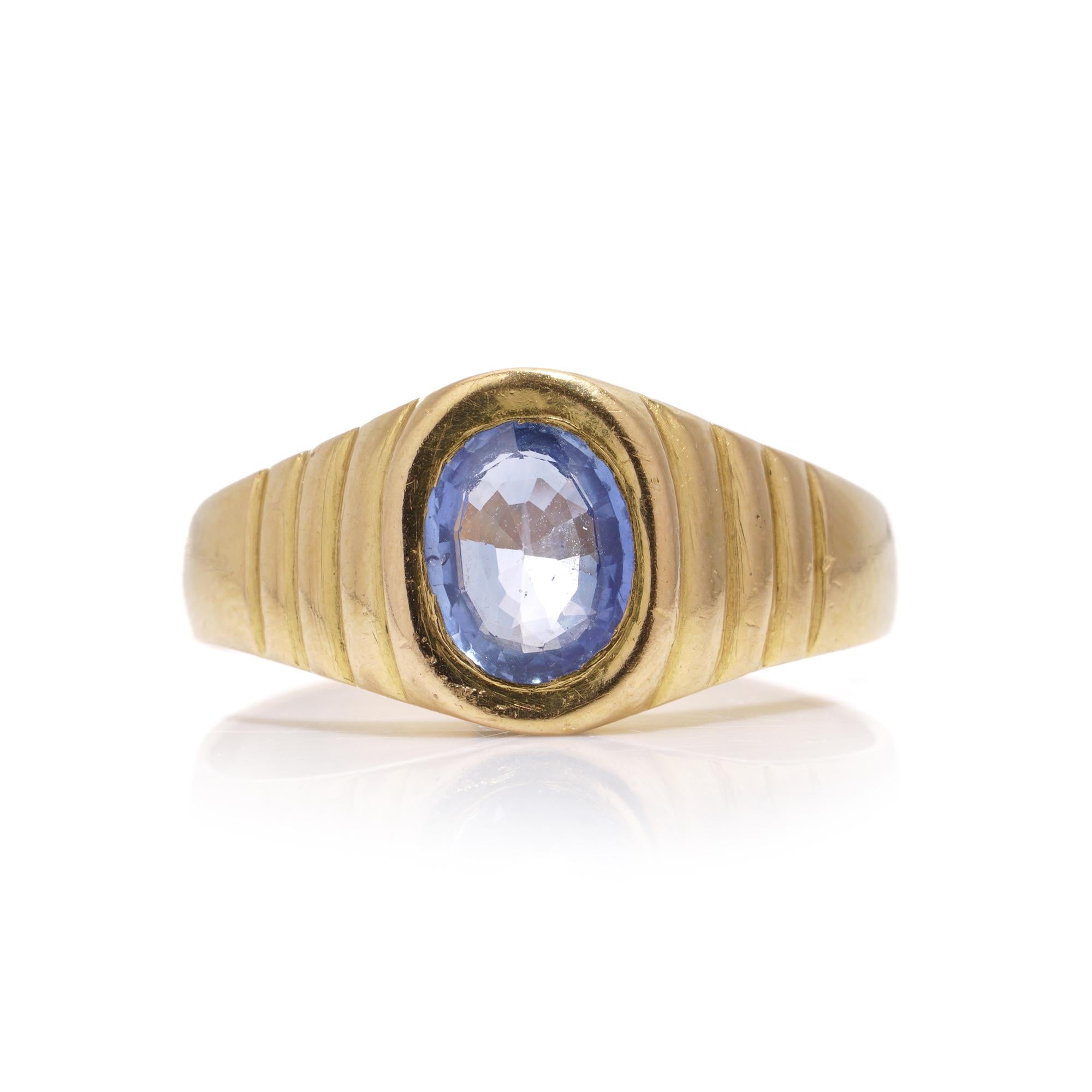 22KT.  yellow gold men's 0.75 cts of blue sapphire ring.  For Sale 2