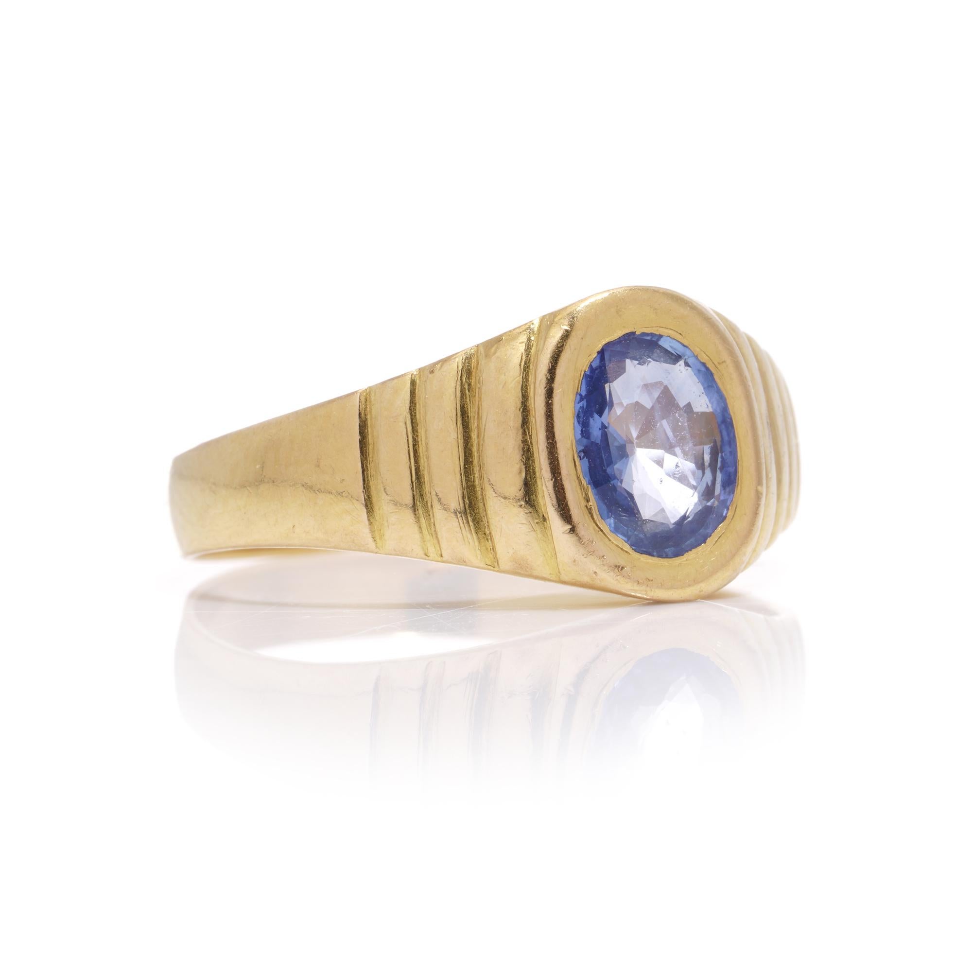 22KT.  yellow gold men's 0.75 cts of blue sapphire ring.  For Sale 3