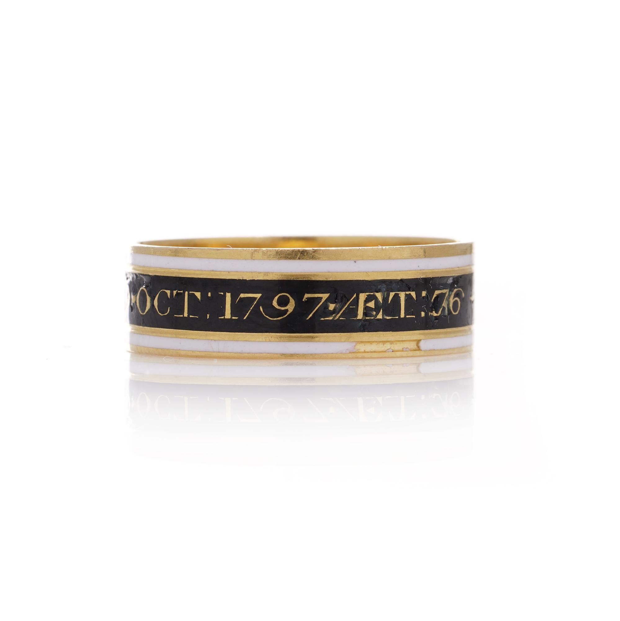 22kt Yellow Gold Mourning Ring with Enamel Band  In Good Condition For Sale In Braintree, GB
