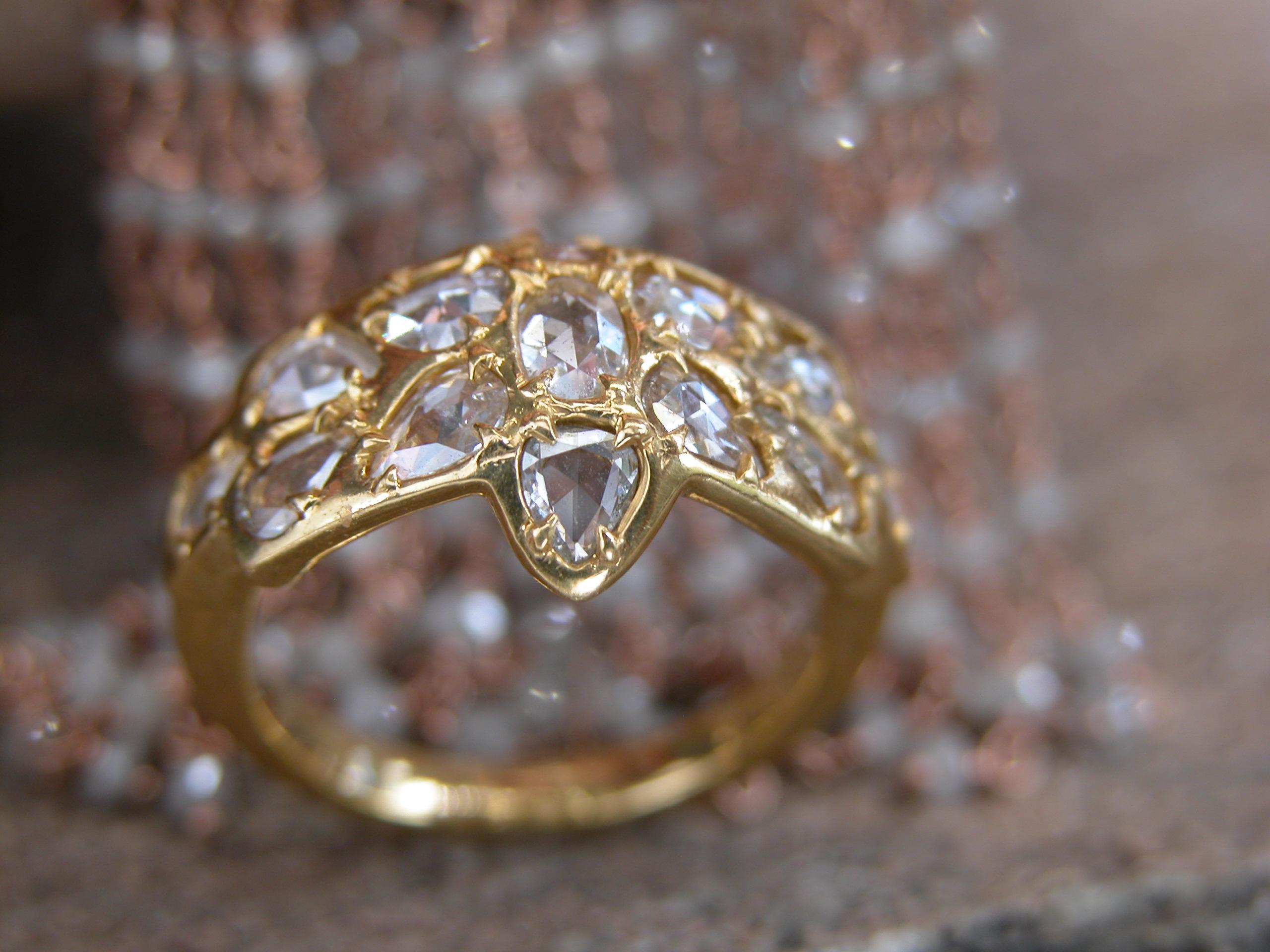 22-karätiger Gelbgold OOAK Bandring mit Diamanten im Rosenschliff im Zustand „Neu“ im Angebot in Weehawken, NJ