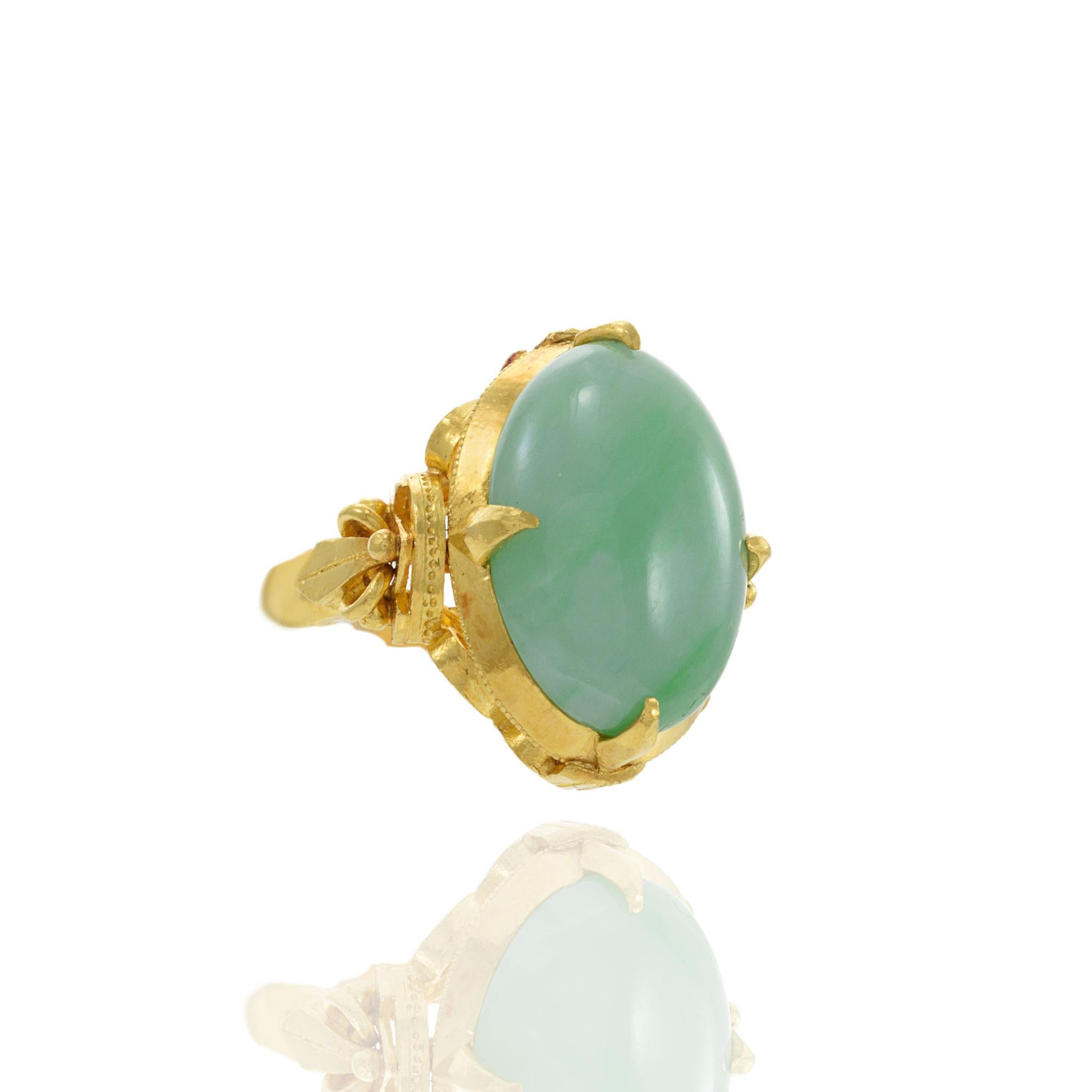 22KT Cabachon-Ring aus grüner Jade mit Gelbgoldfassung (Moderne)