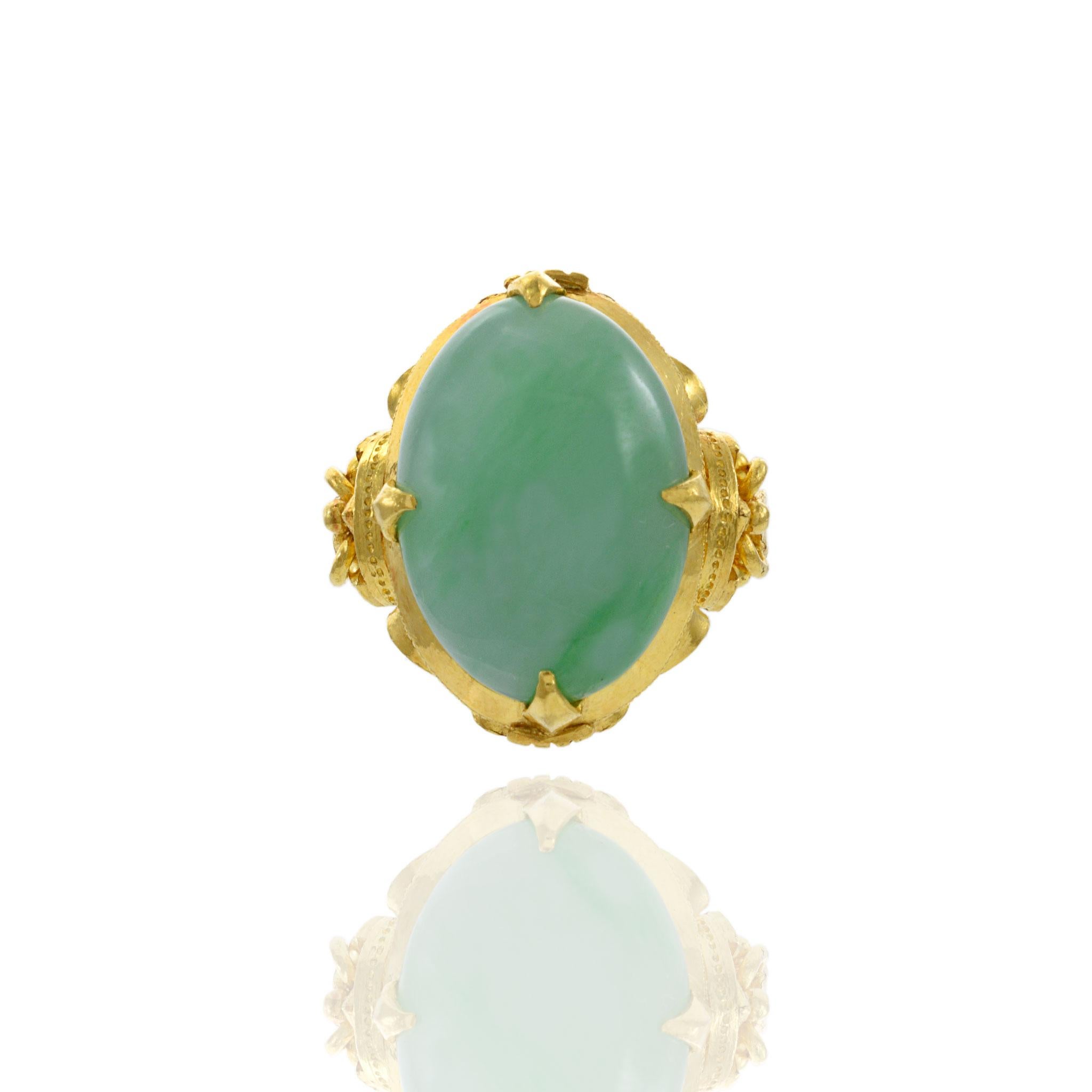 22KT Cabachon-Ring aus grüner Jade mit Gelbgoldfassung im Zustand „Hervorragend“ in New York, NY