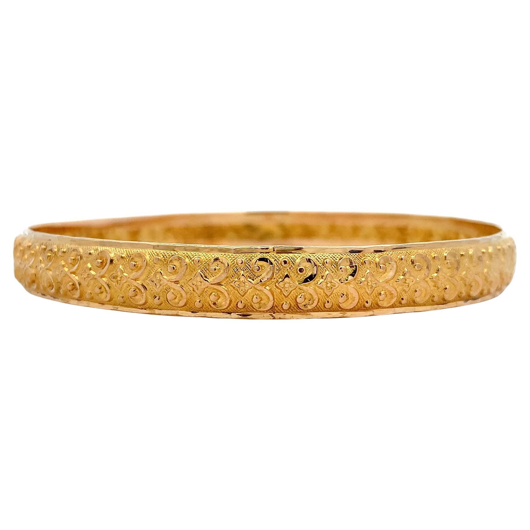 22kYellow gold patterned chunky bangle bracelet