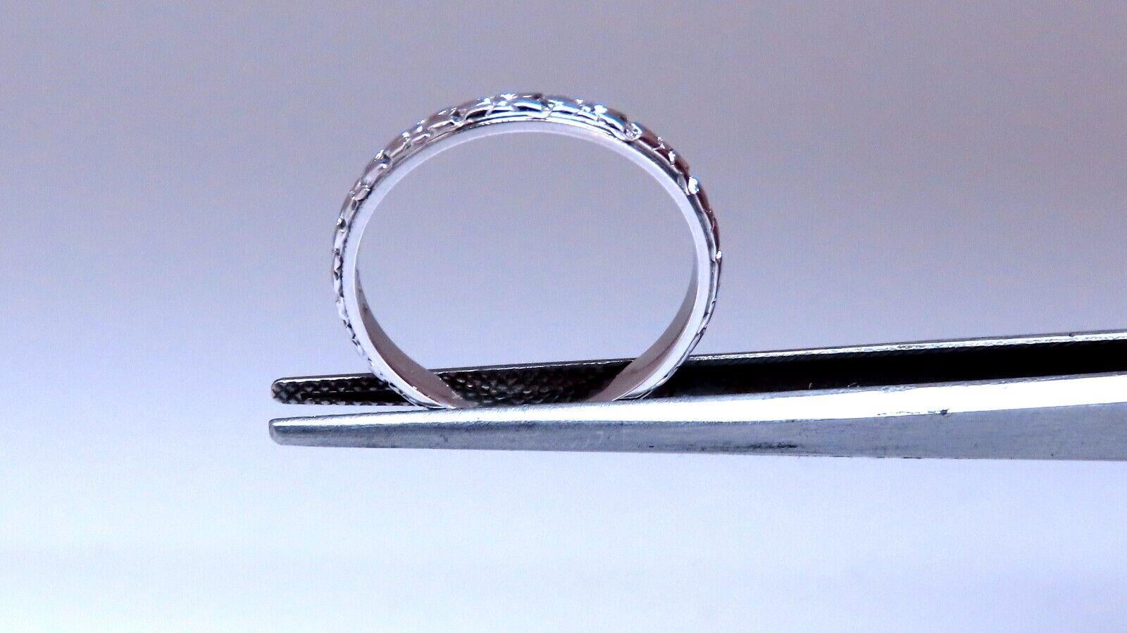 Victorian Patina band.

Hand-graved design

2.2mm wide

1.4 mm depth

14 karat white gold 2 g

Size 6.5