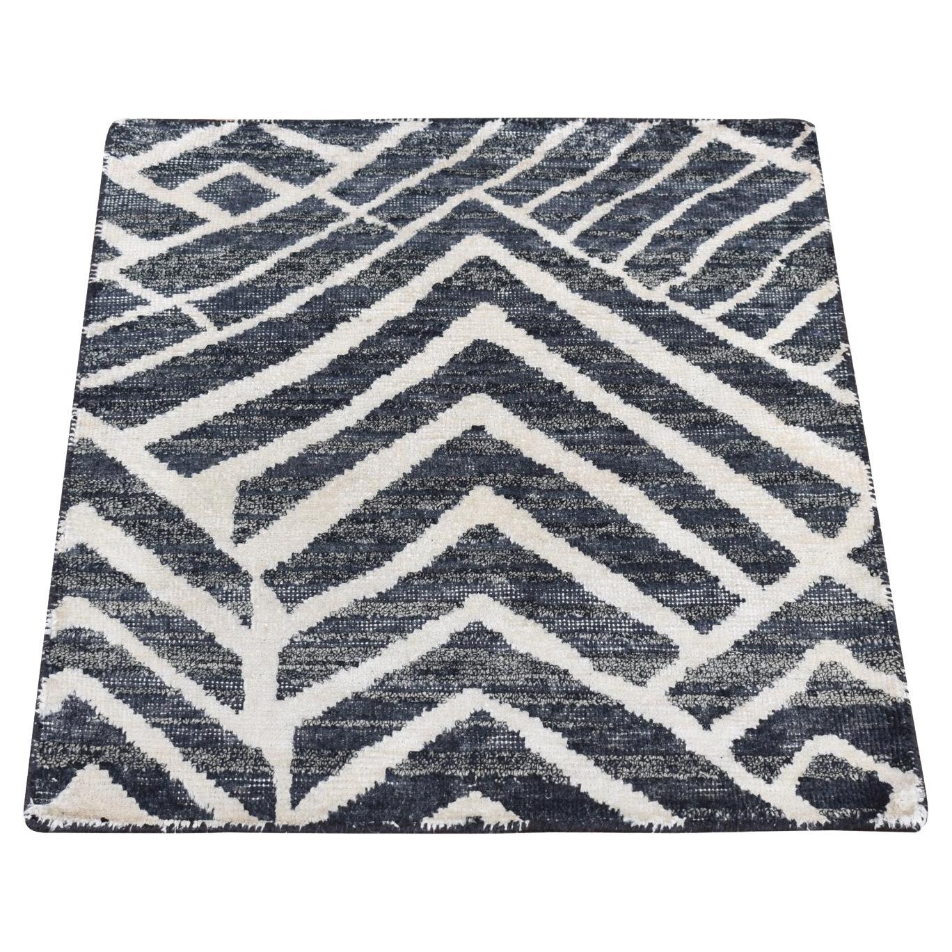 2'2"x2'2" Black, Modern Design, Pure Silk with Wool, Hand Knotted Sample Mat Rug For Sale