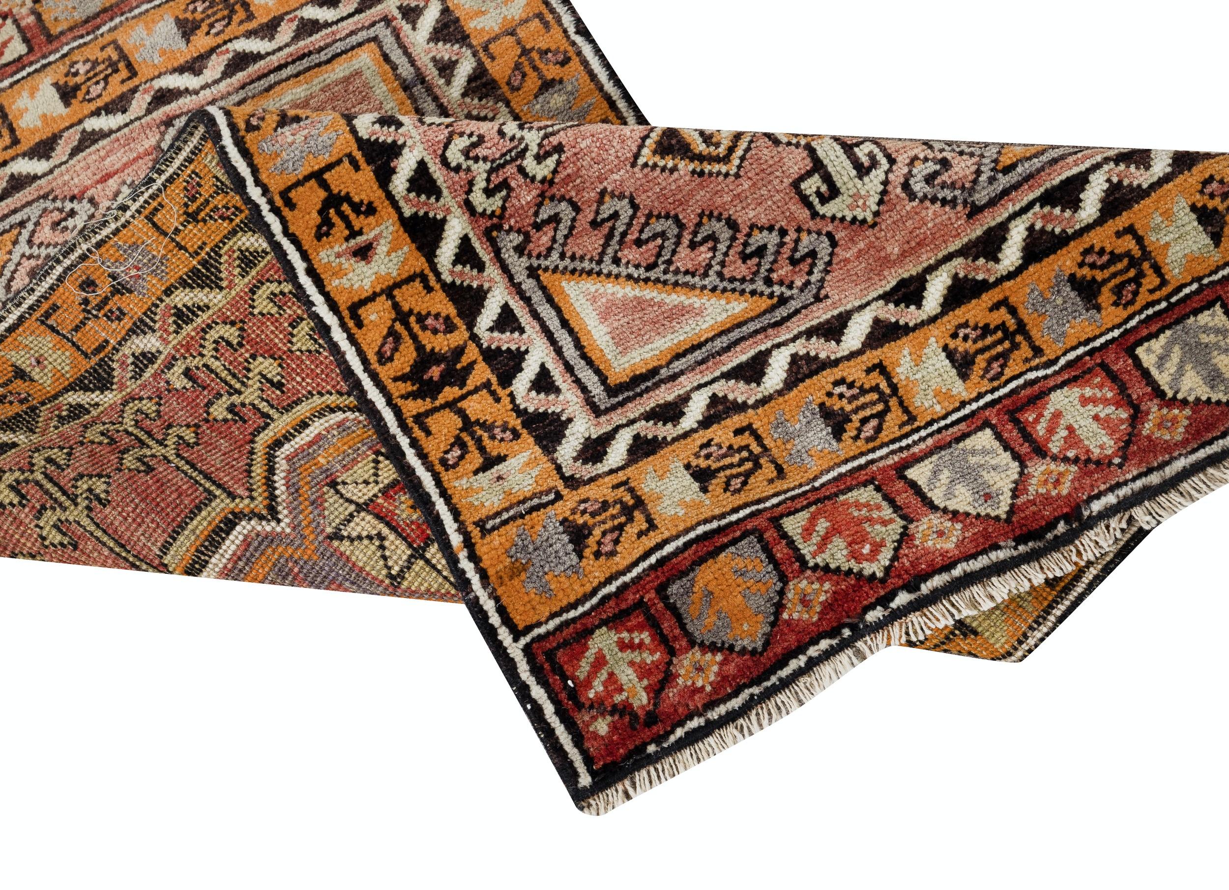 22x45 in Vintage Schachtelteppich. Einzigartiger türkischer Akzentteppich. Türmatte (Rustikal) im Angebot