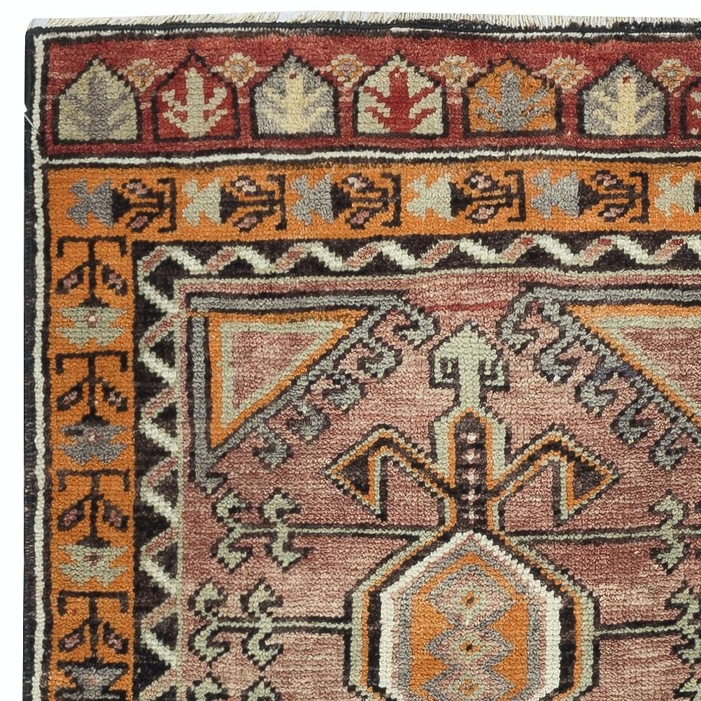 22x45 in Vintage Schachtelteppich. Einzigartiger türkischer Akzentteppich. Türmatte (Türkisch) im Angebot