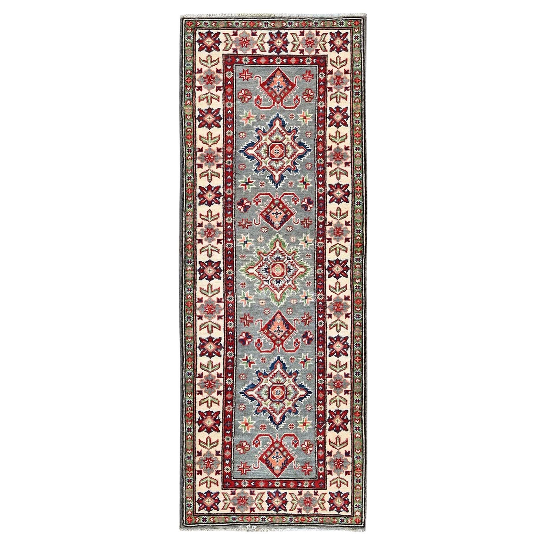 2'2 "x6' Tapis de course en laine nouée à la main Kazak gris brumeux avec motifs de médaillons