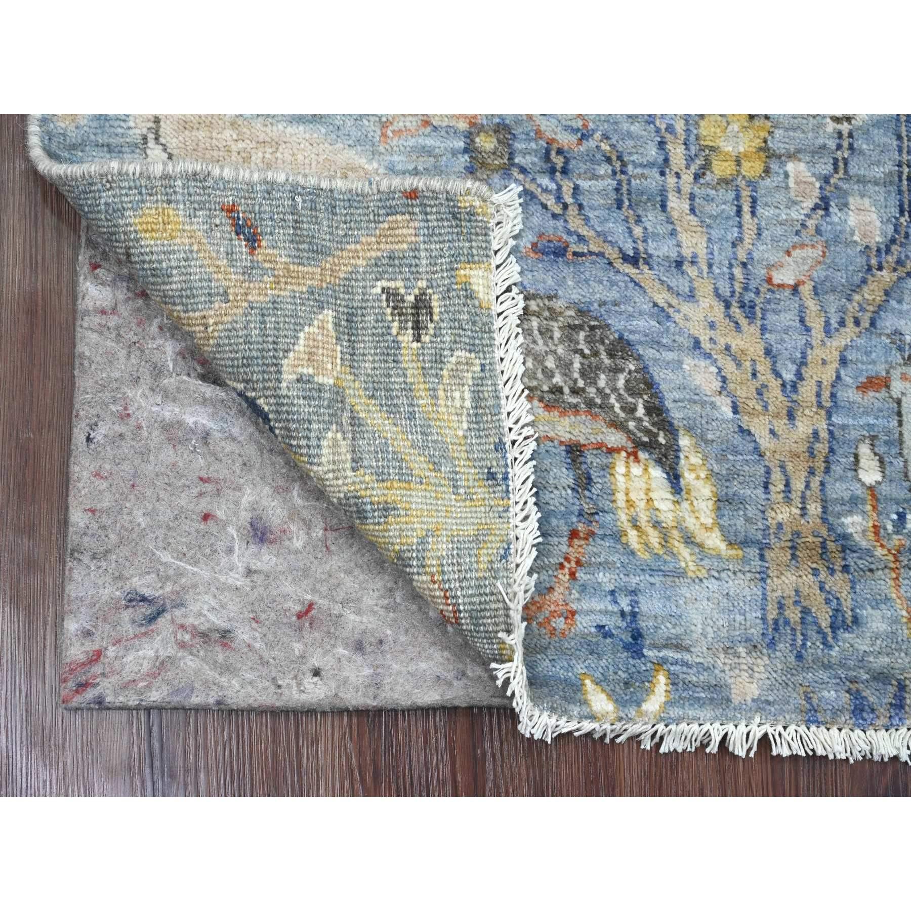 Blu ceruleo, Peshawar afgano con disegno di uccelli del paradiso, 100% lana, tinture vegetali, annodato a mano, runner stretto, tappeto orientale
Materiali primari: Lana
Lattice: No Pile 
altezza: 0,25 pollici
Stile: Di transizione
Colore primario: