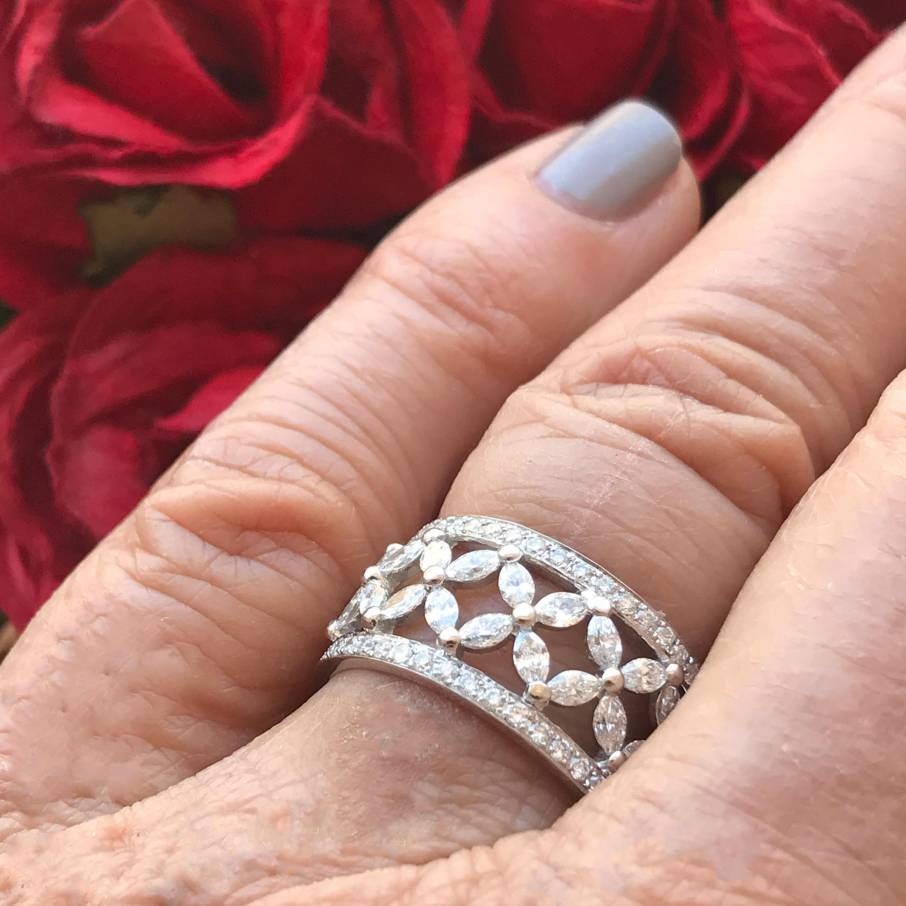 2,3 Quilates Aprox. TW Marquesa Flor y Diamante Redondo Anillo de la Eternidad, Ben Dannie Corte redondo en venta