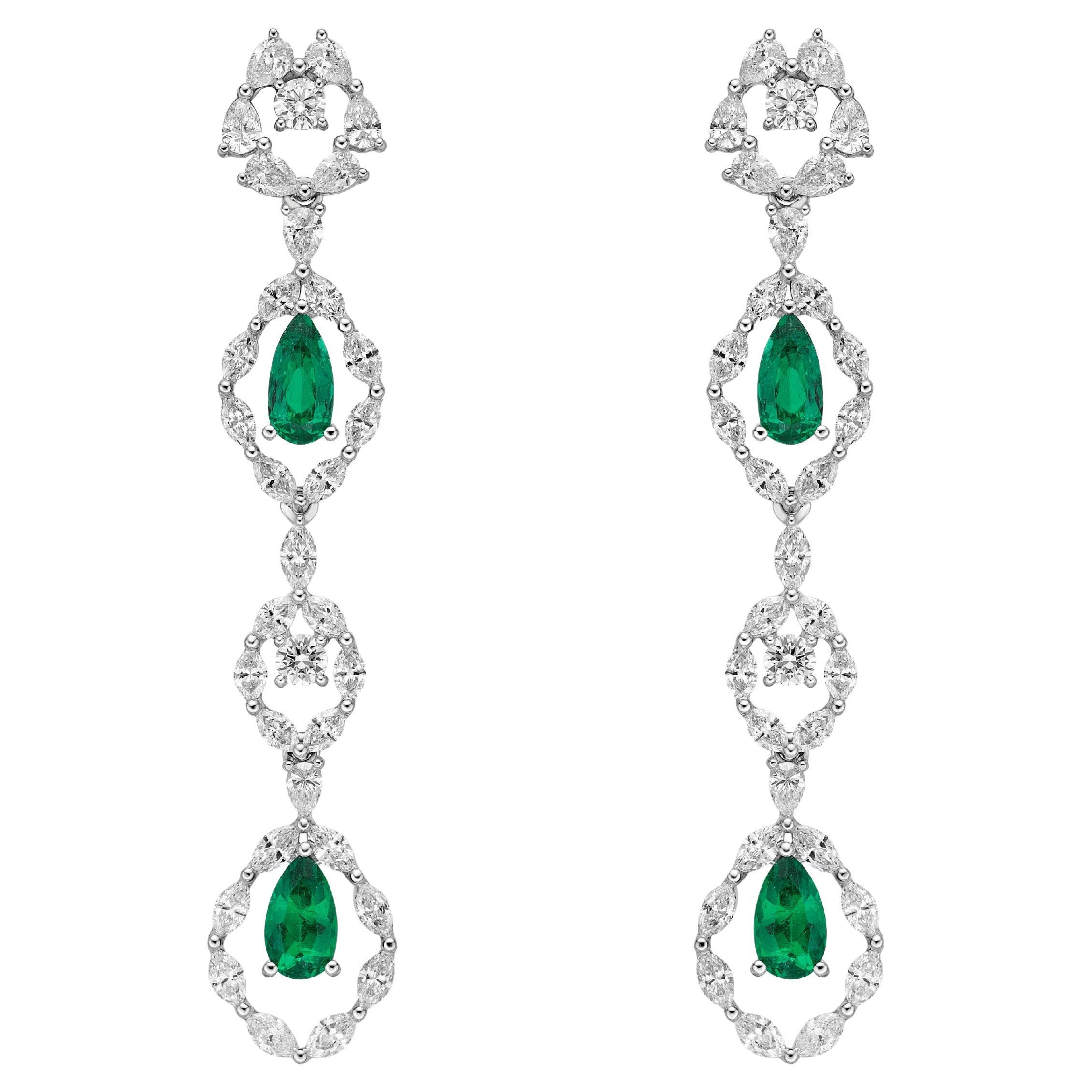 Boucles d'oreilles en or blanc 18 carats avec émeraudes de Colombie de 2,3 carats et diamants