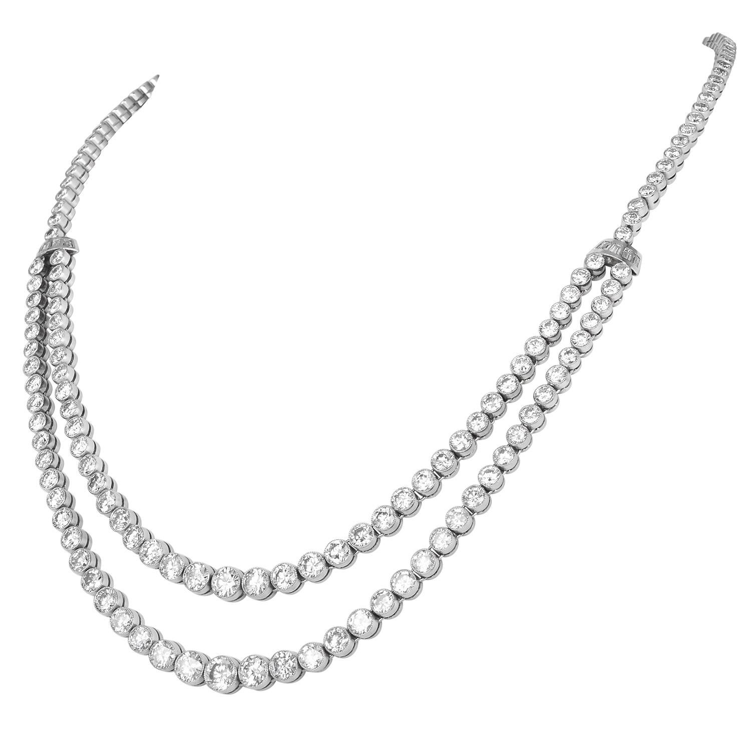 Alta Gioielleria  Estremamente ben fatto con la collana Tennis con due fili di diamanti graduati in platino 

Una radiosa dimostrazione di eleganza e maestria, questa collana Riviera è meticolosamente realizzata in platino e mette in mostra