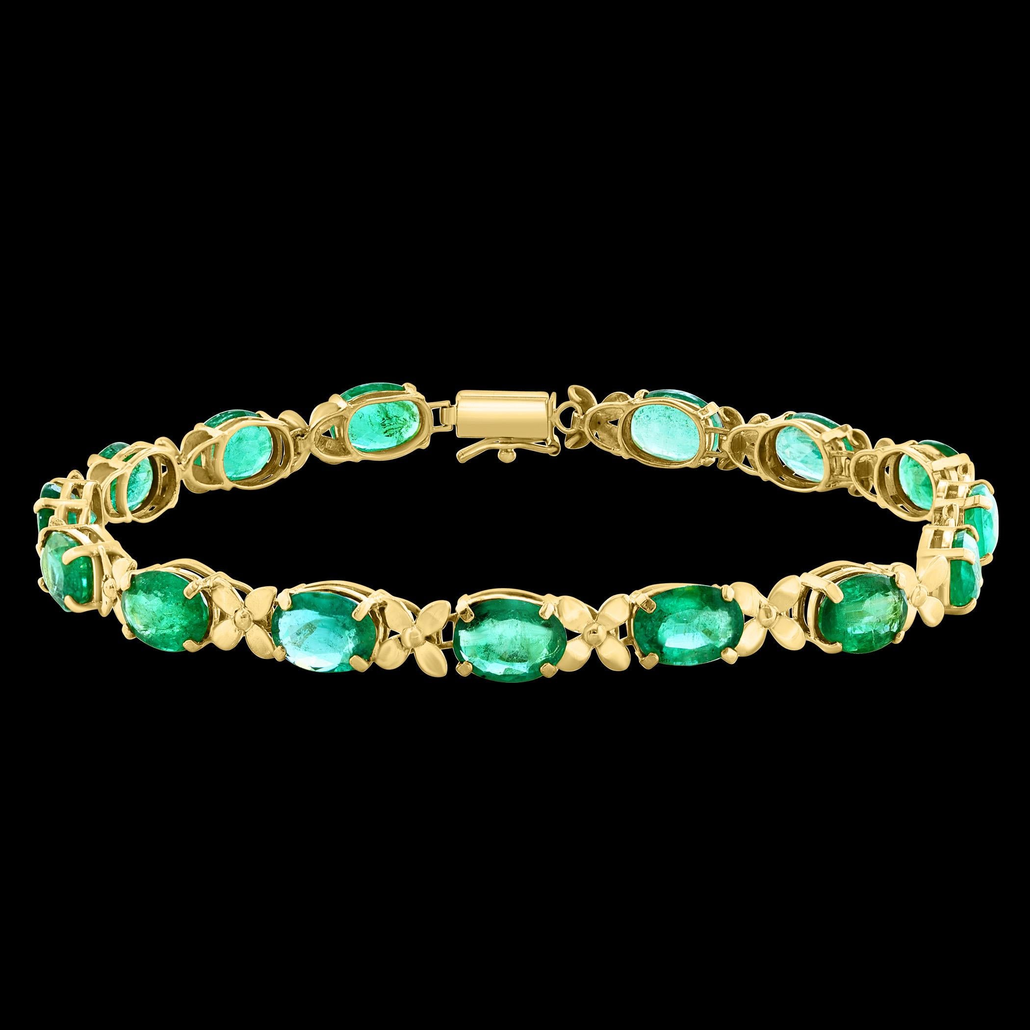 23 Carat Natural Emerald Cocktail Tennis Bracelet 14 Karat Yellow Gold For Sale 2