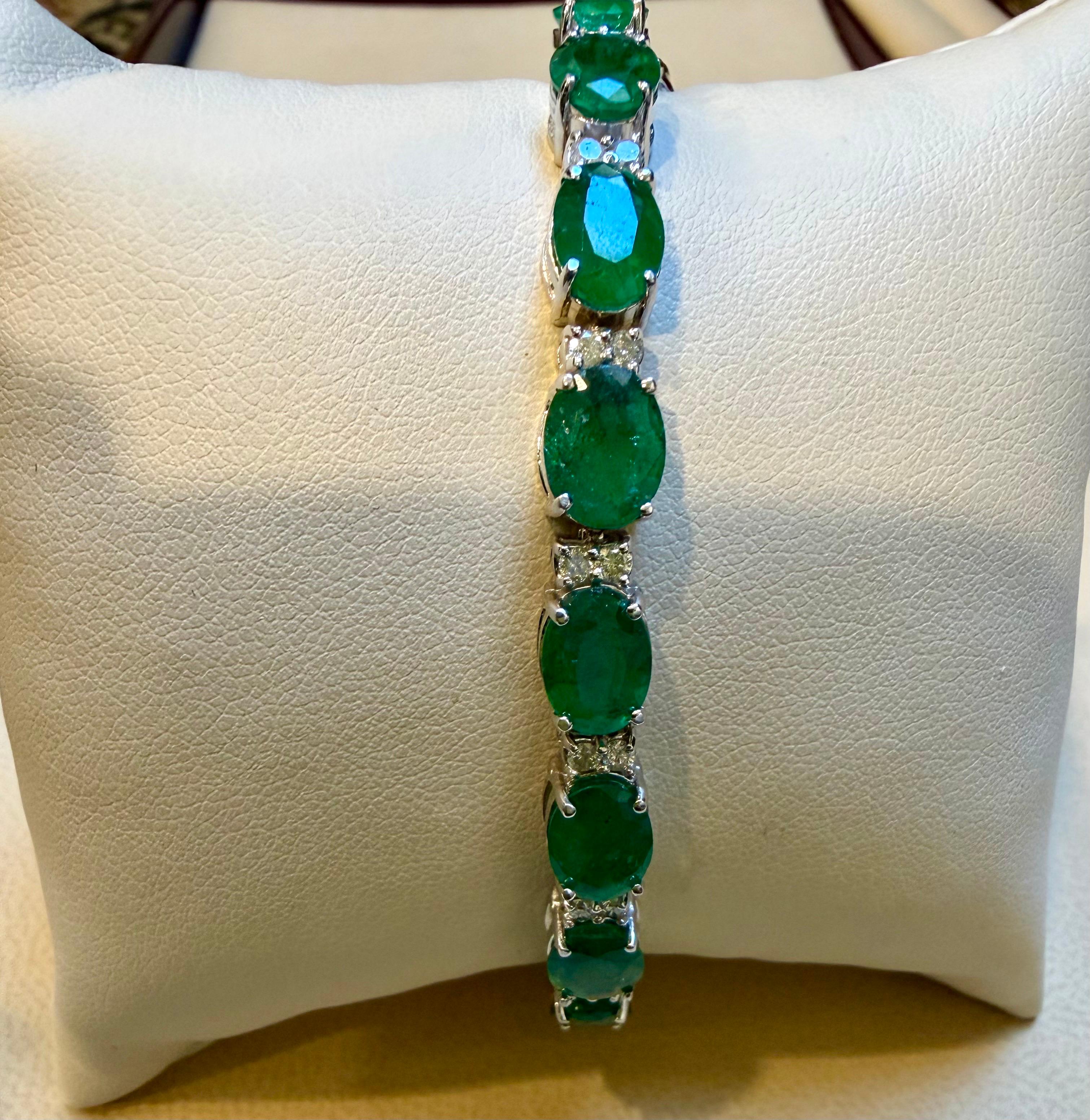 23 Carat Natural Zambian Emerald & 1.6 Ct Diamond Tennis Bracelet 14 Karat Gold For Sale 9