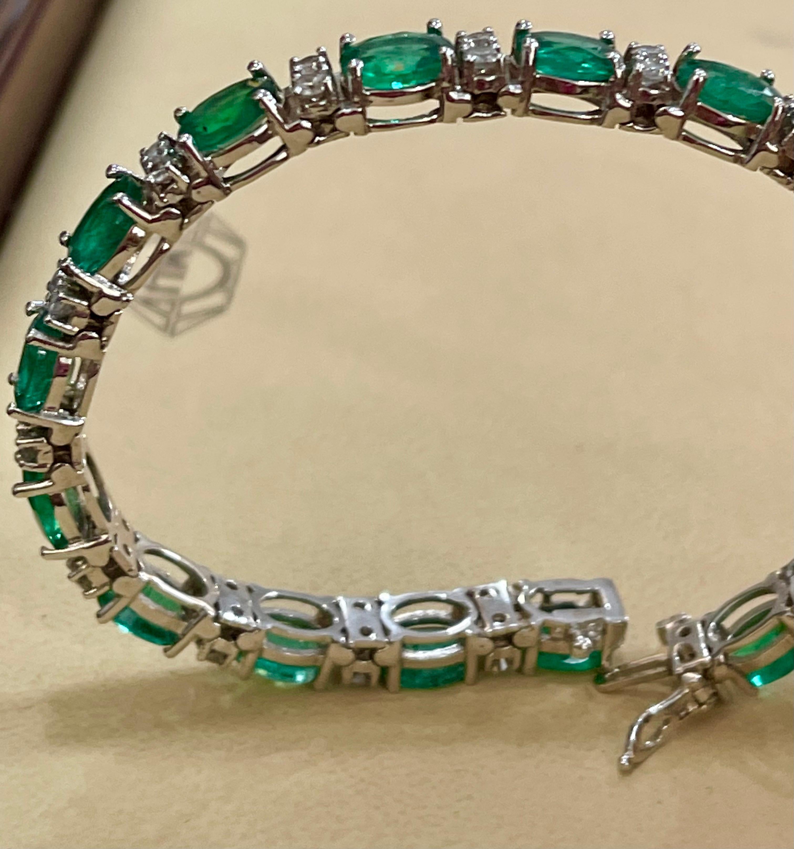 23 Carat Natural Zambian Emerald & 1.6 Ct Diamond Tennis Bracelet 14 Karat Gold For Sale 2