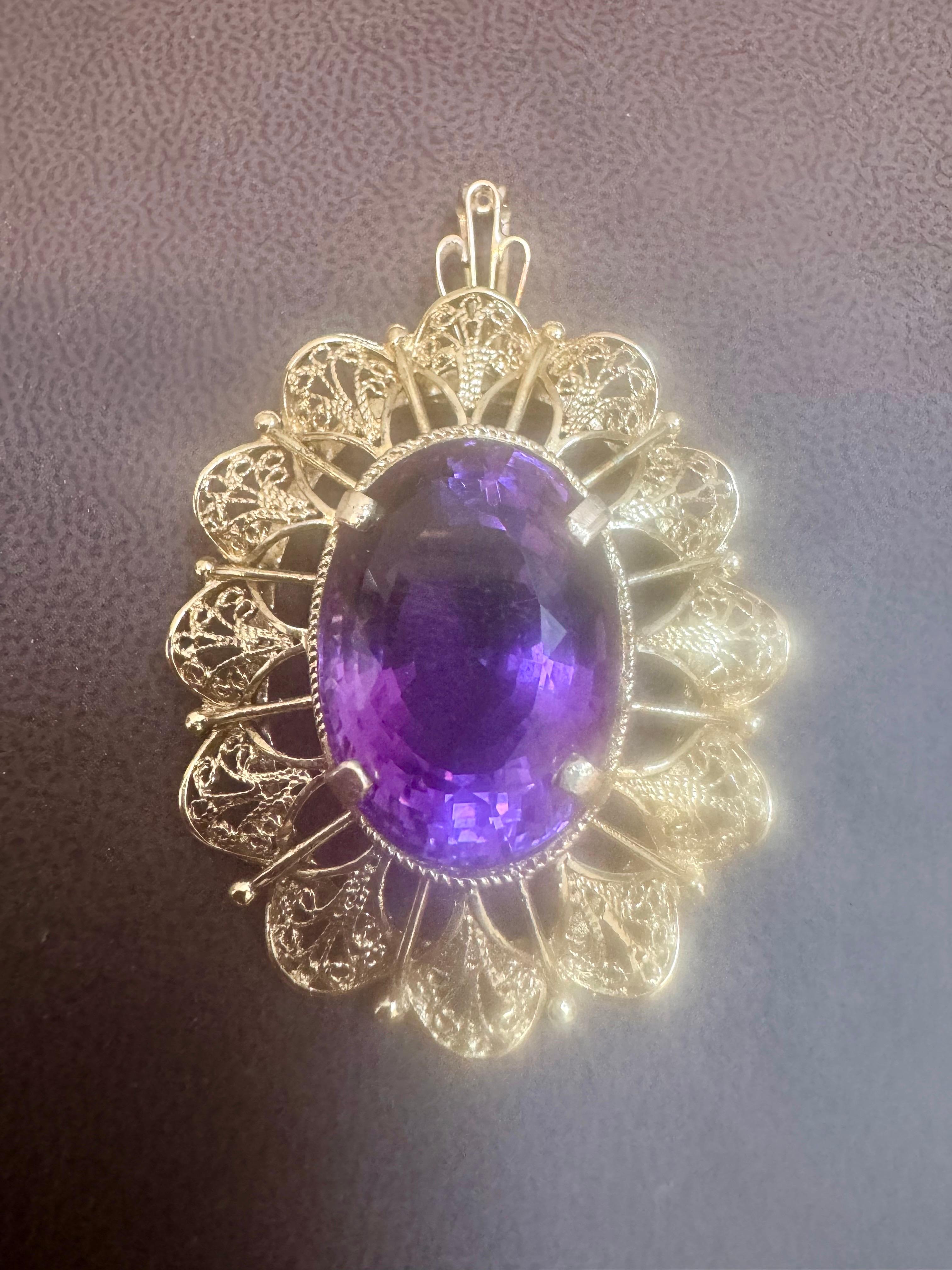 23 Carat Oval Amethyst Pendant  Necklace 18 Karat Yellow Gold Vintage For Sale 5